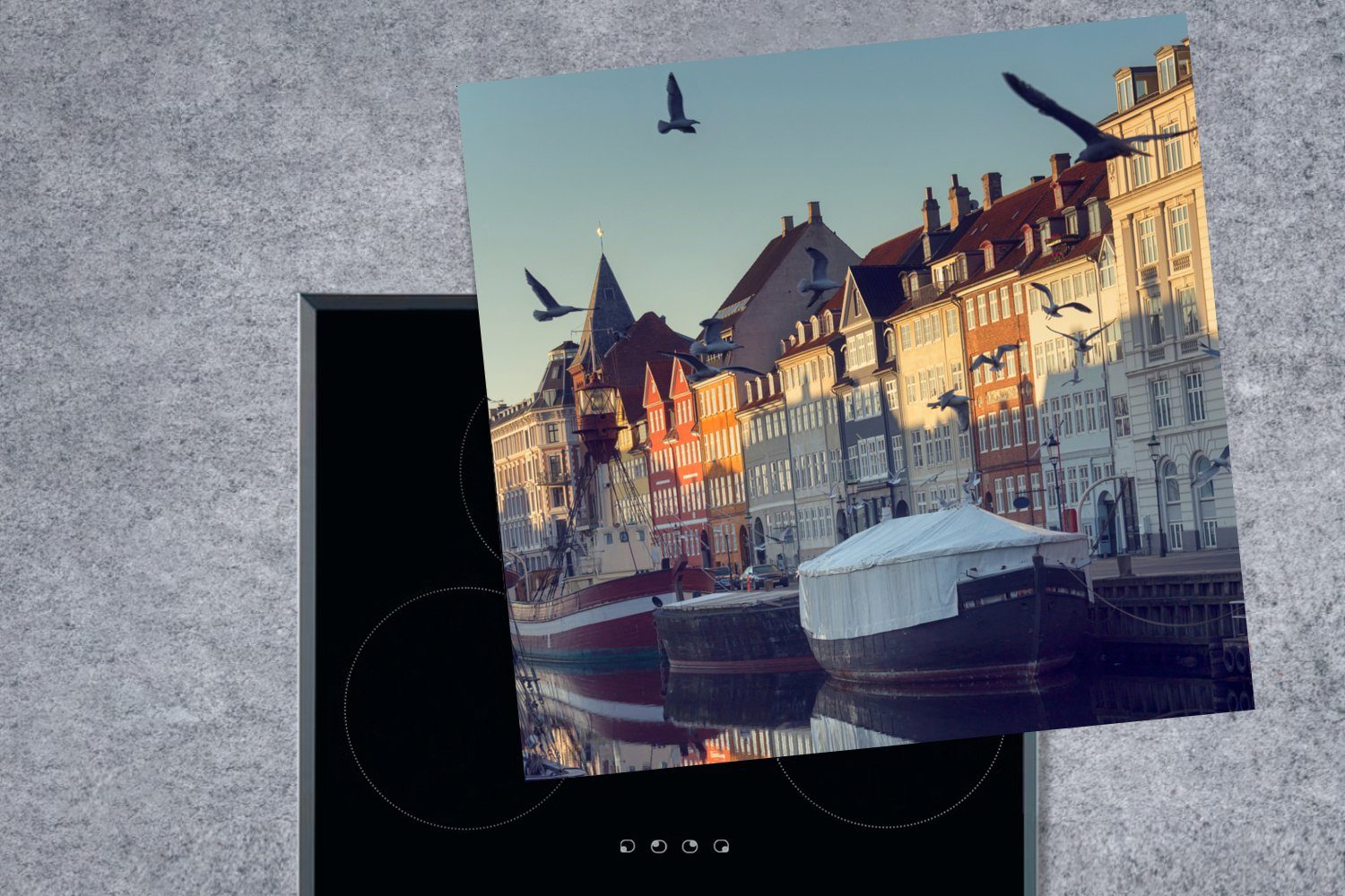 Vinyl, cm, Morgen Nyhavn tlg), Kopenhagen Dänemark, für 78x78 Ceranfeldabdeckung, - küche (1 MuchoWow Herdblende-/Abdeckplatte Arbeitsplatte am