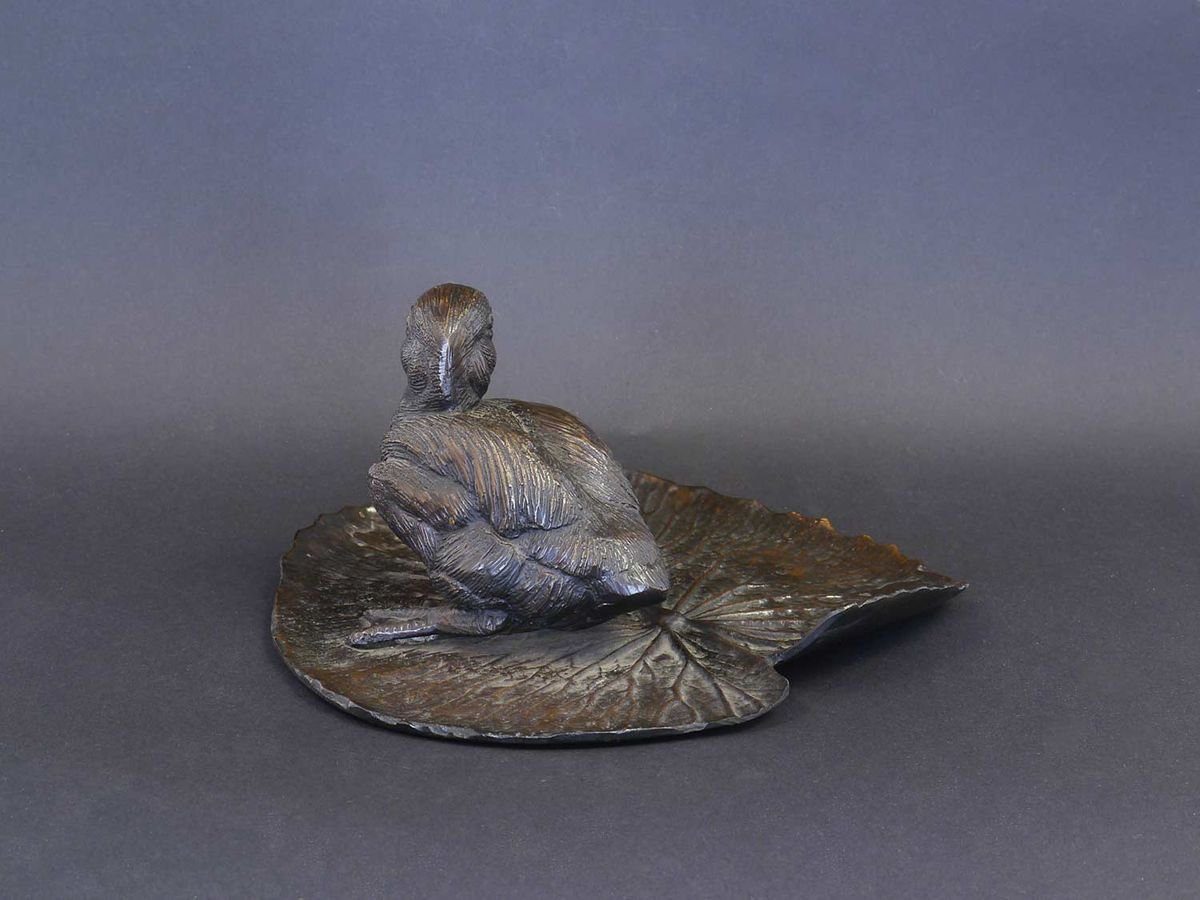 Statue Bronze Tierfigur AFG Ente auf einem Figur steht Blatt