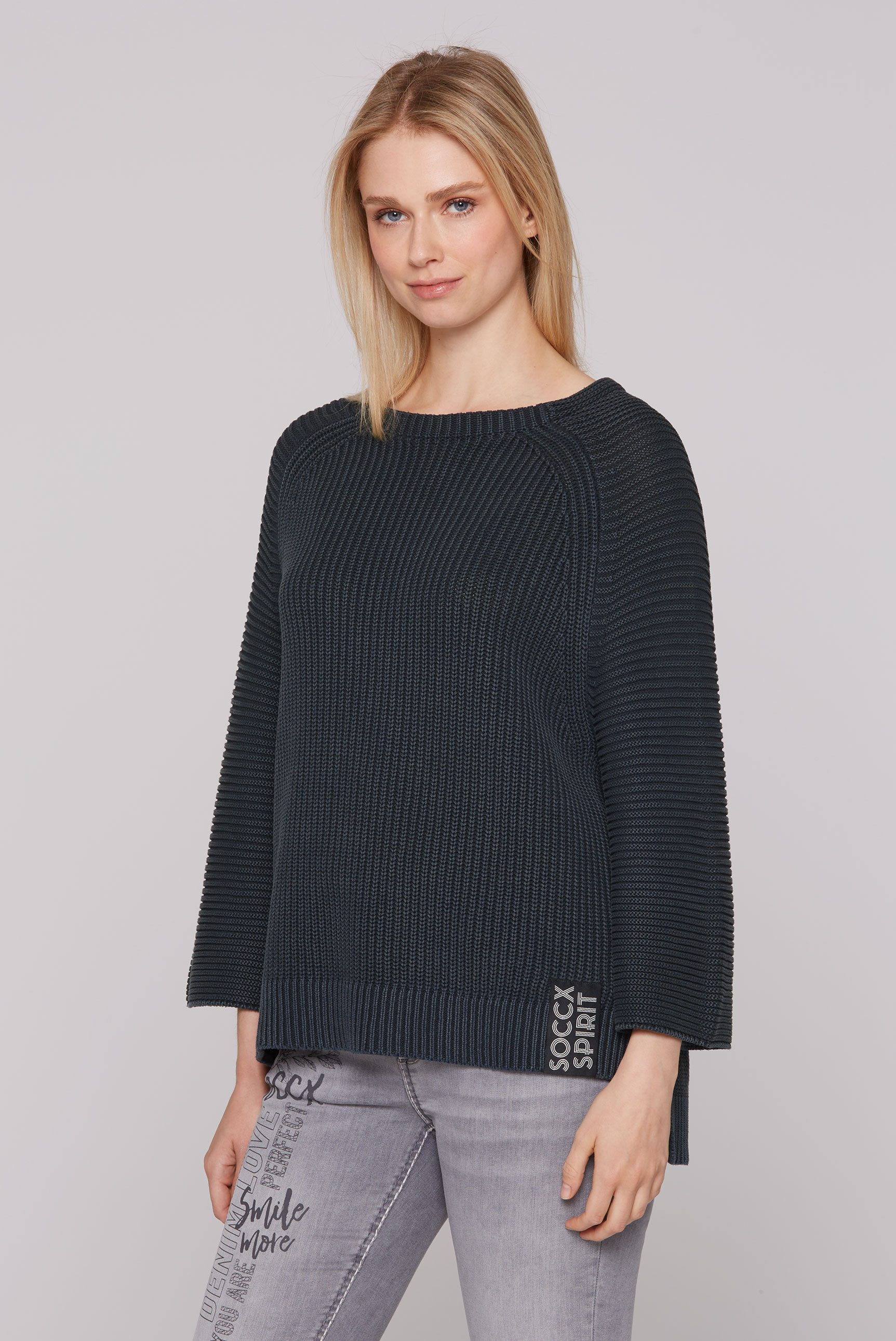 SOCCX Strickpullover SOCCX Pullover Stone Washed mit verkürzten Ärmeln (1-tlg) Schlitze