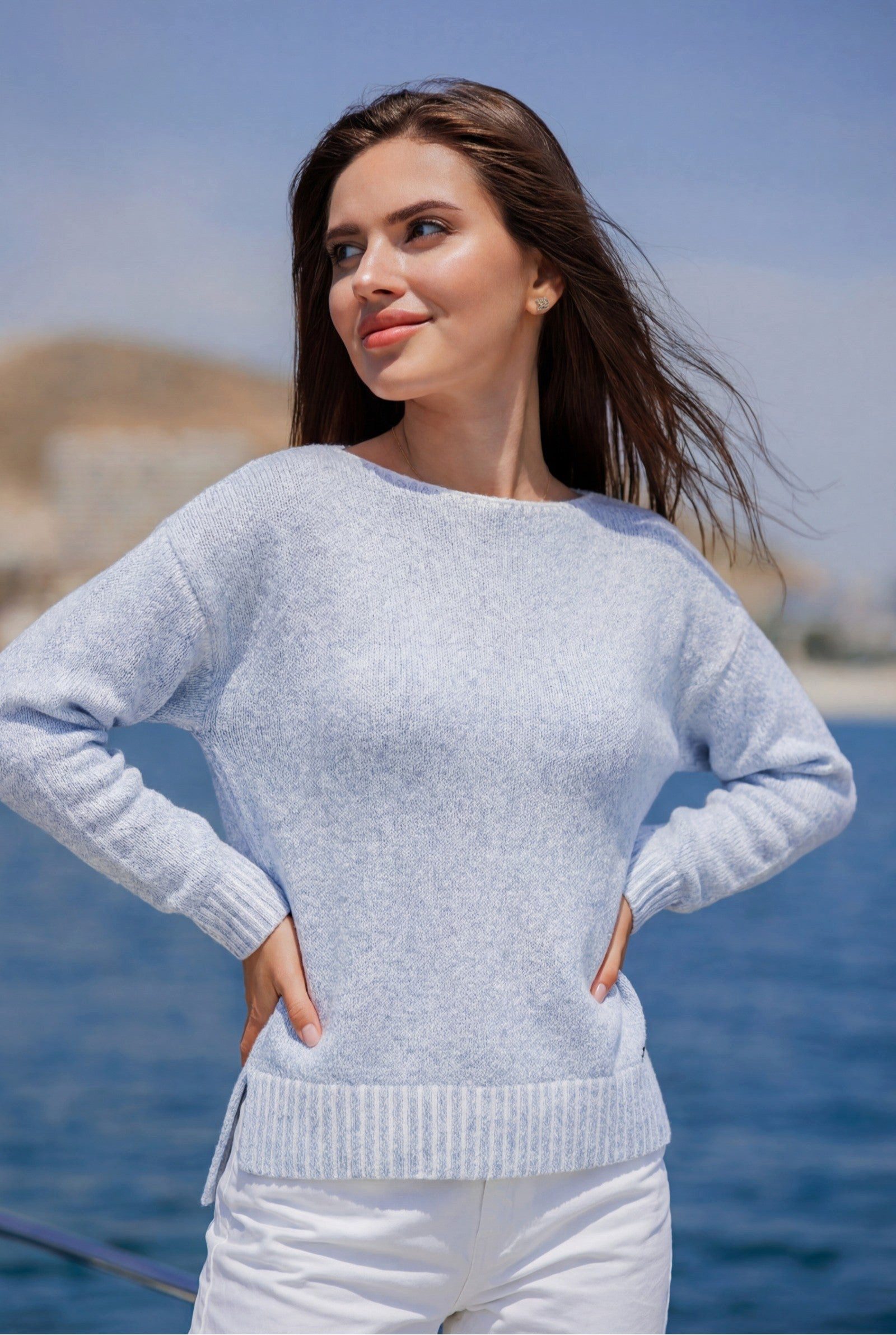 Zaubermond Strickpullover Blau melierter Kontrastpullover mit U-Boot Kragen und Anhänger Damen