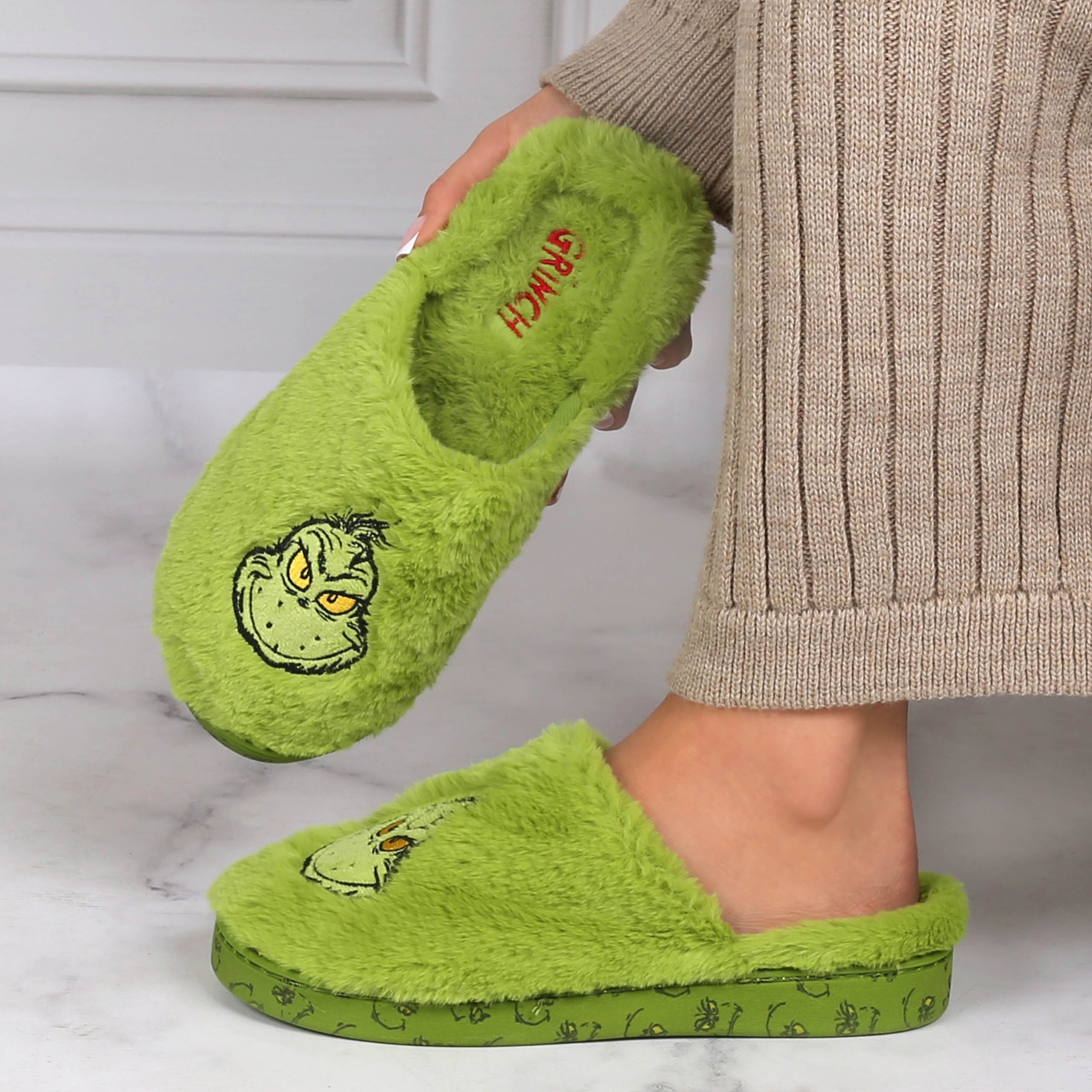 Sarcia.eu Grinch rutschfeste Damen-Pantoffeln, warm & weich, Fell-Hausschuhe Plüsch Hausschuhe – Bild 5 von 5