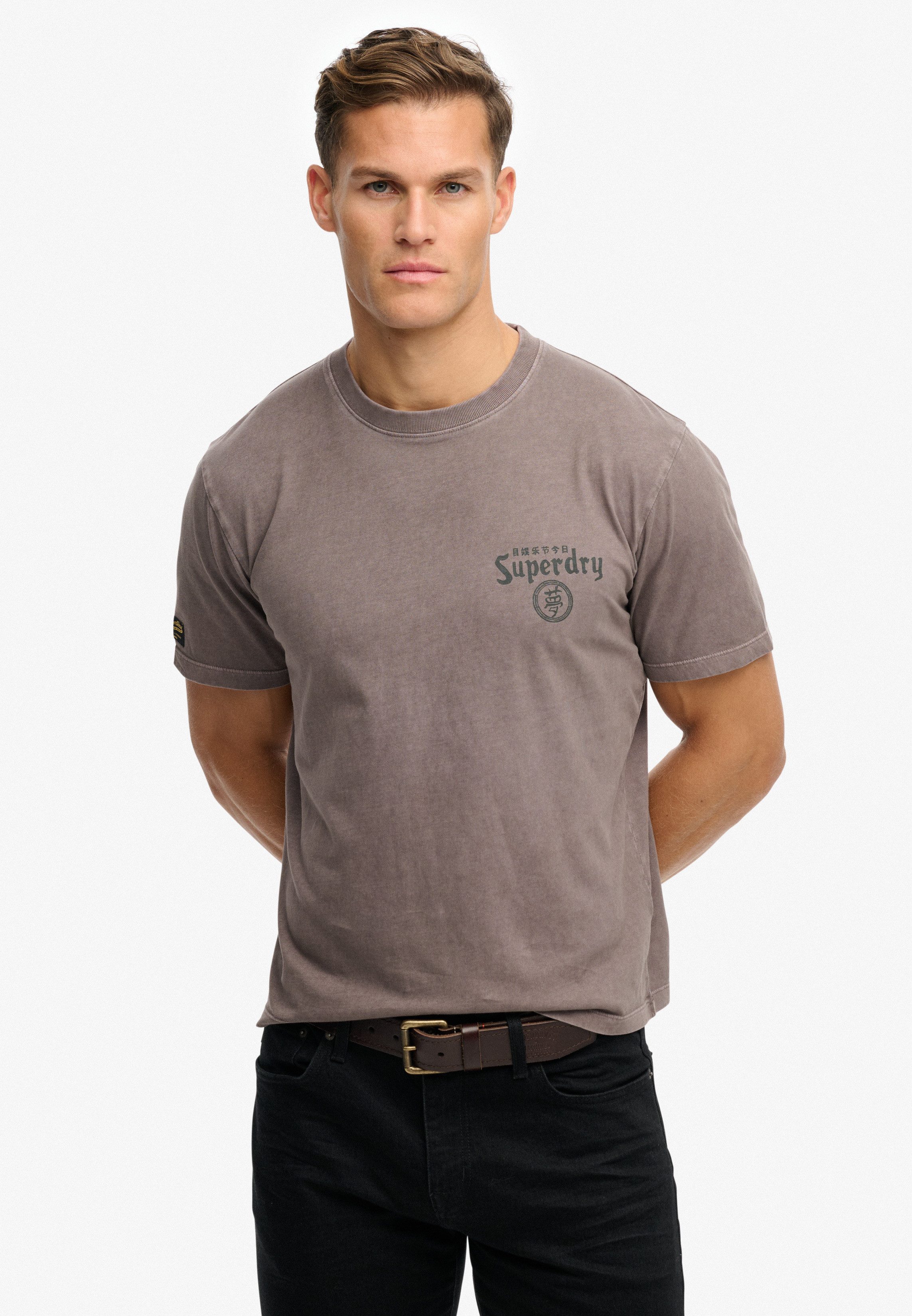 Superdry Rundhalsshirt TOKYO NARRATIVE LOOSE TEE mit coolem Tattoo-Print