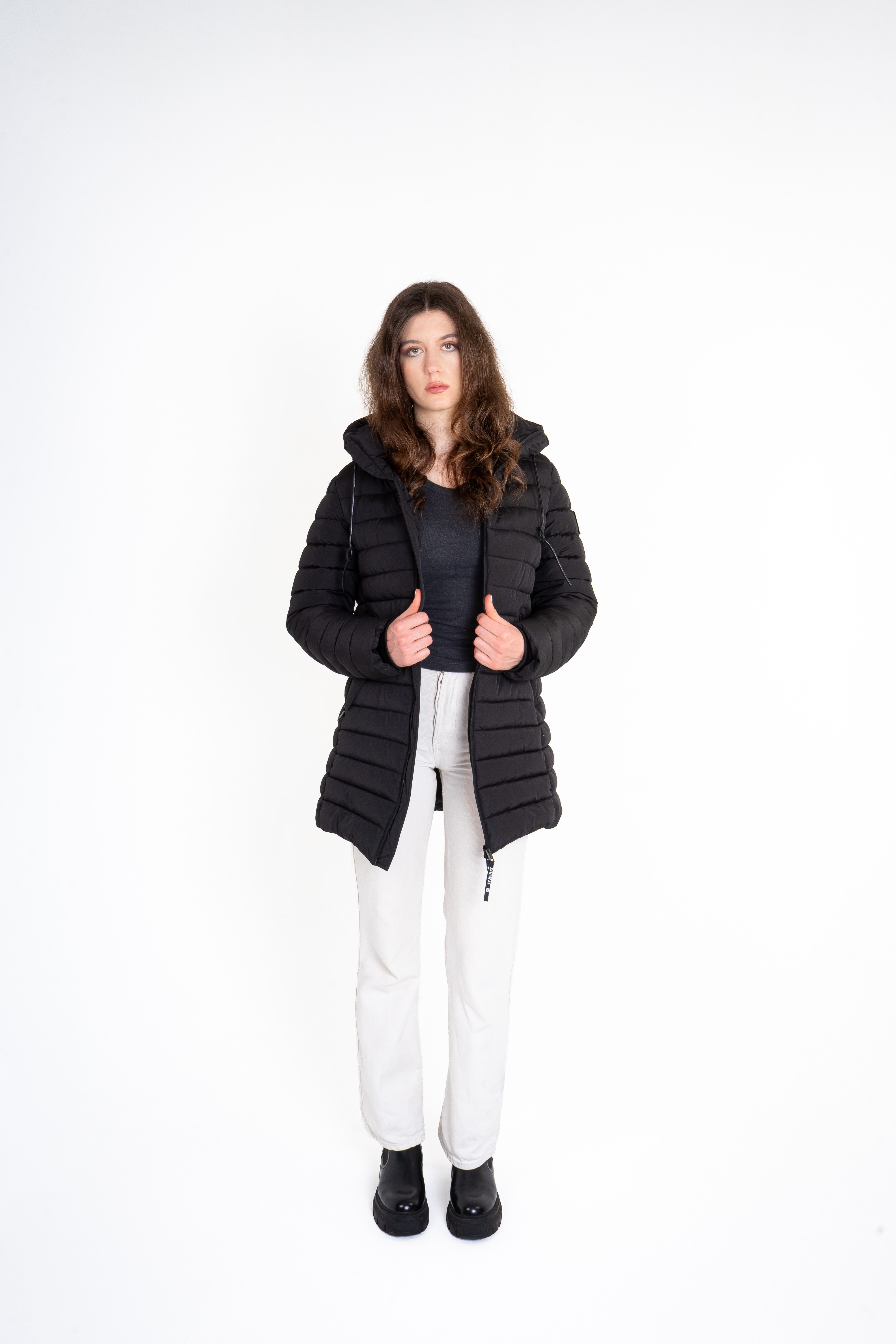 Shorai Steppjacke Damen lang-leichte Winterjacke mit Kapuze sportlich-eleganter Look, wärmende Wattierung