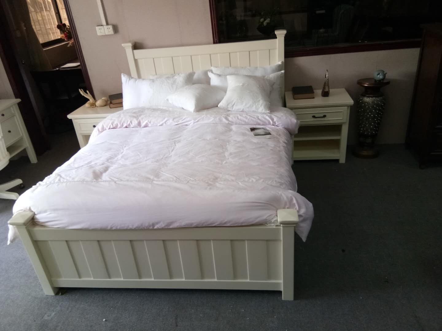 Xlmoebel Bett Doppelbett aus Echtholz im Landhausstil mit rustikalem Charme (Bett), Hergestellt in Europa