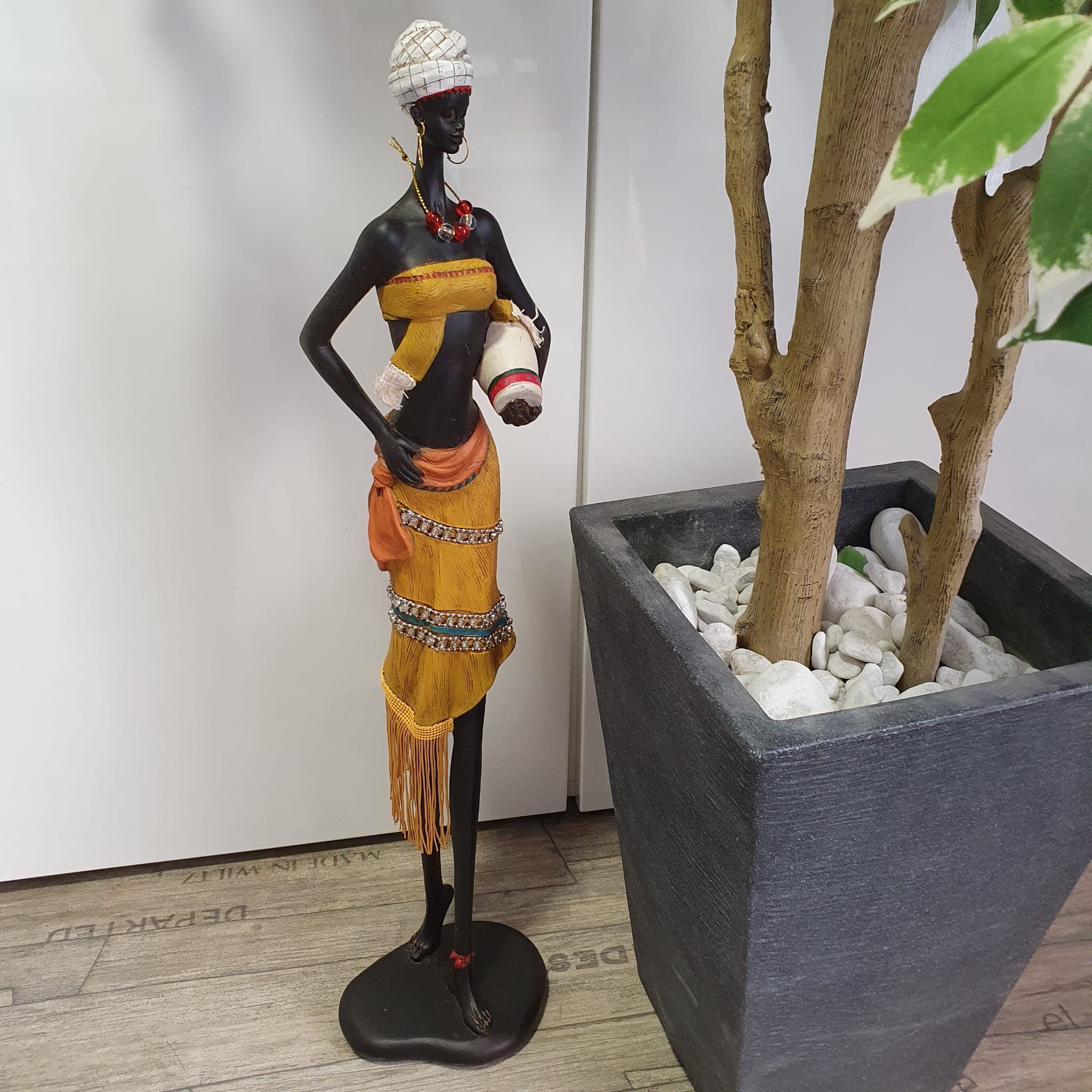 Aspinaworld Dekofigur Afrikanische Frau mit Krug im Arm und Paillettenschmuck 61 cm