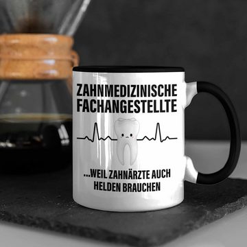 Trendation Tasse Trendation - Zahnmedizinische Fachangestellte Tasse Geschenk Lustig Zahnarzt Damen Kollegin Geschenkidee Zahnarzthelferin