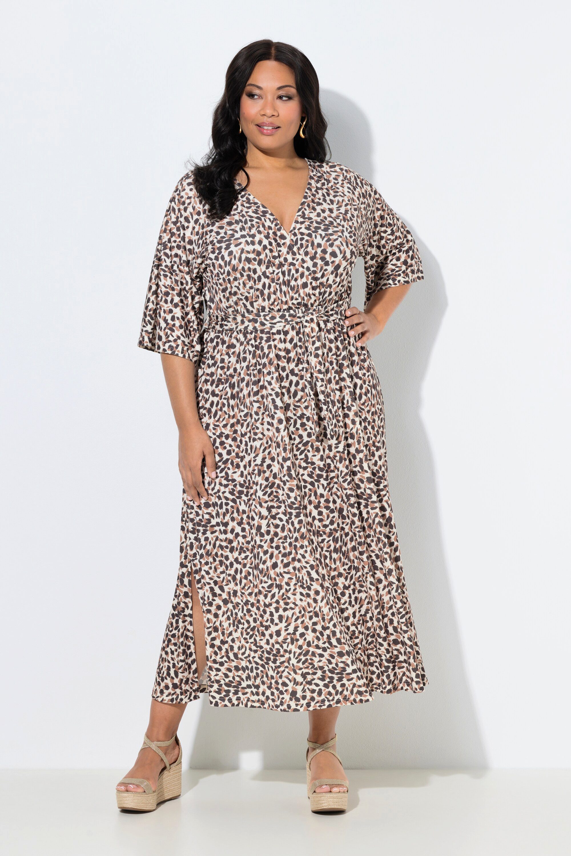 Ulla Popken Jerseykleid Maxikleid Leomuster V-Ausschnitt 3/4-Kimonoärmel günstig online kaufen