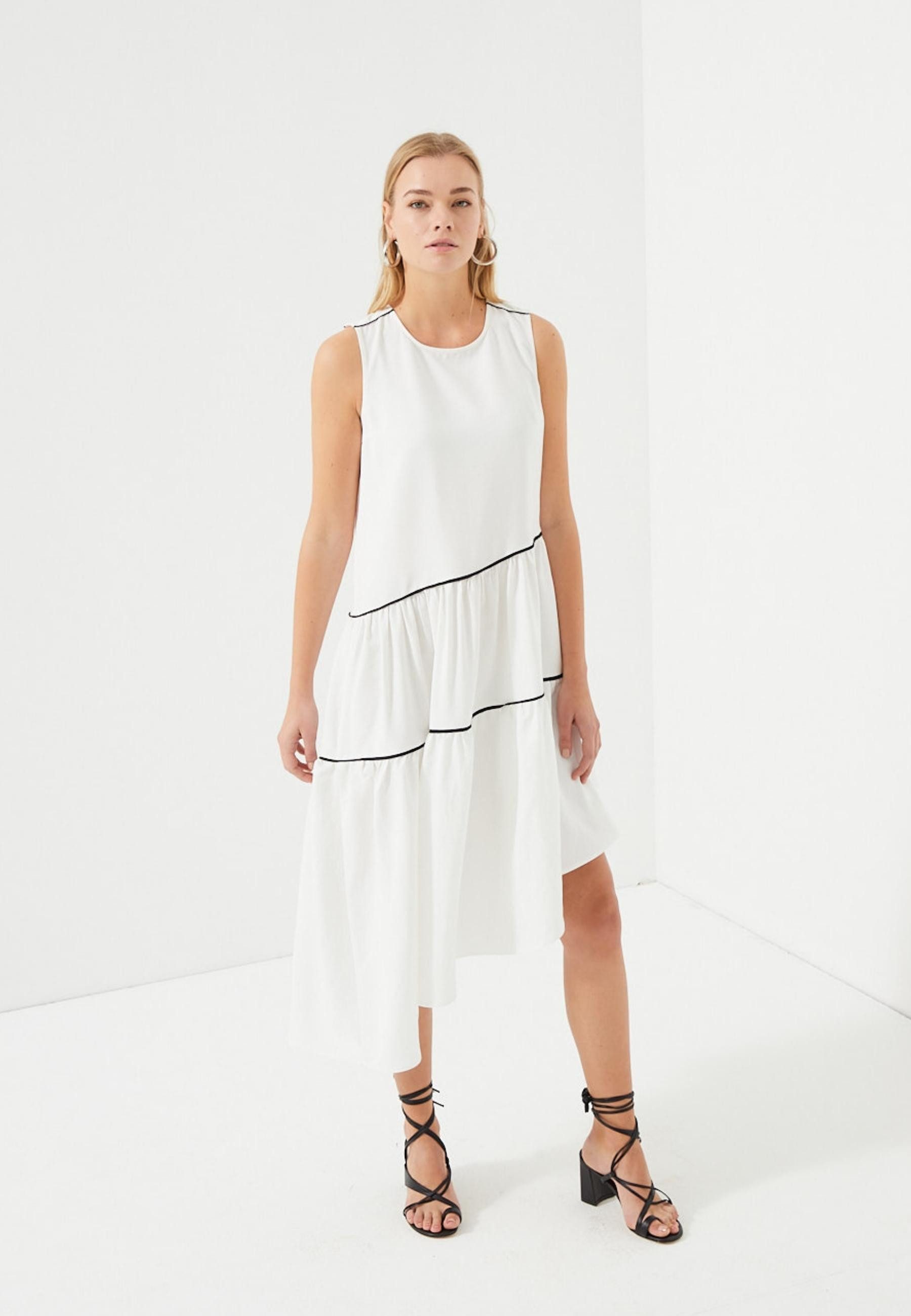 Midikleid mit Volant und Rundhalsausschnitt