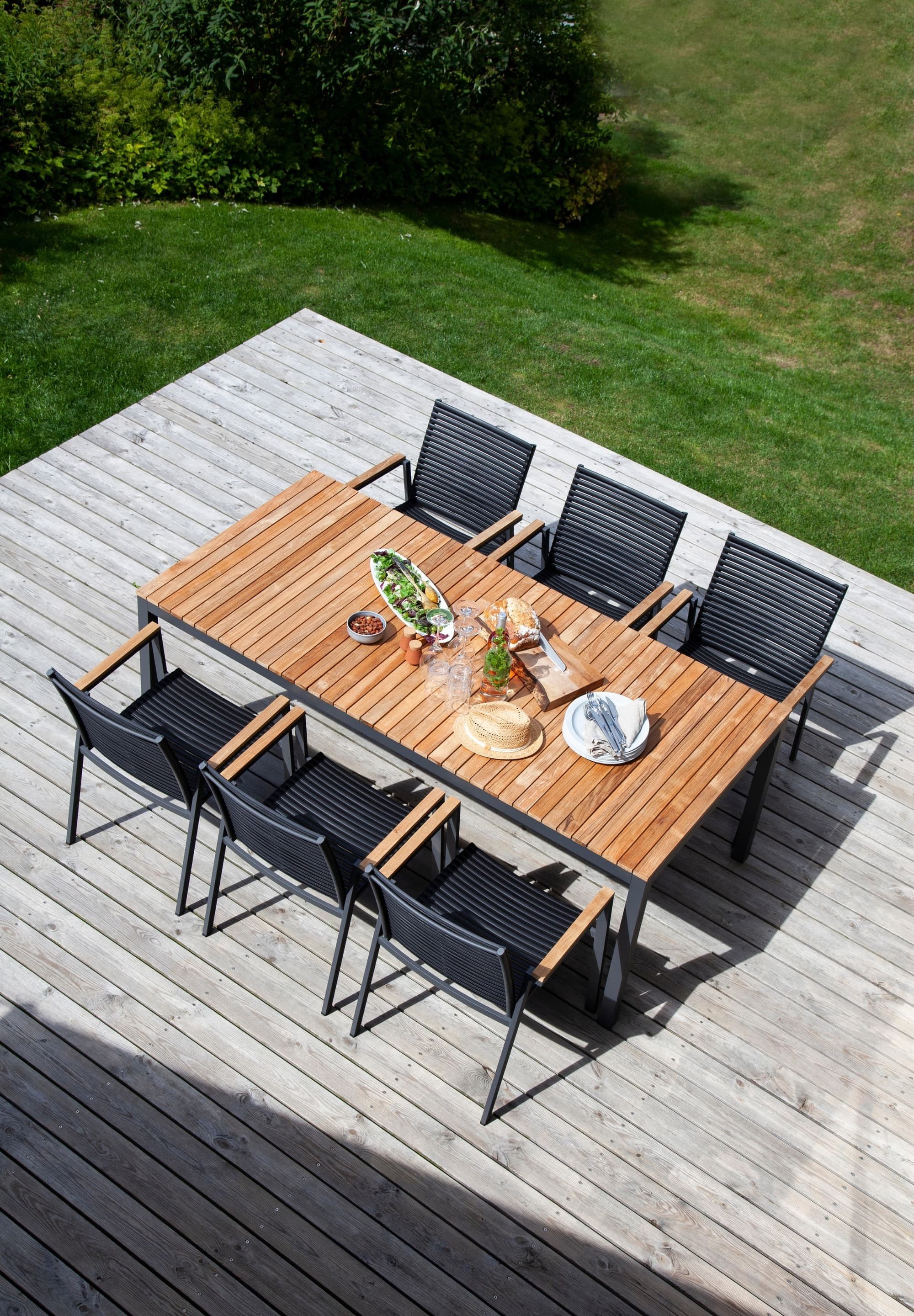 Cinas Gartentisch Mood, Massive Holzlamellen, angenehme Standfläche, natürliche Wärme