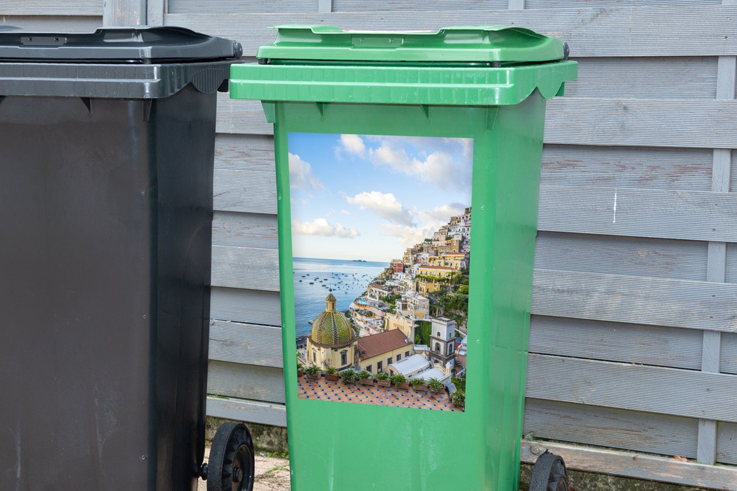 MuchoWow Wandsticker Italien - Positano St), Container, Wasser - Mülltonne, Mülleimer-aufkleber, Abfalbehälter (1 Sticker