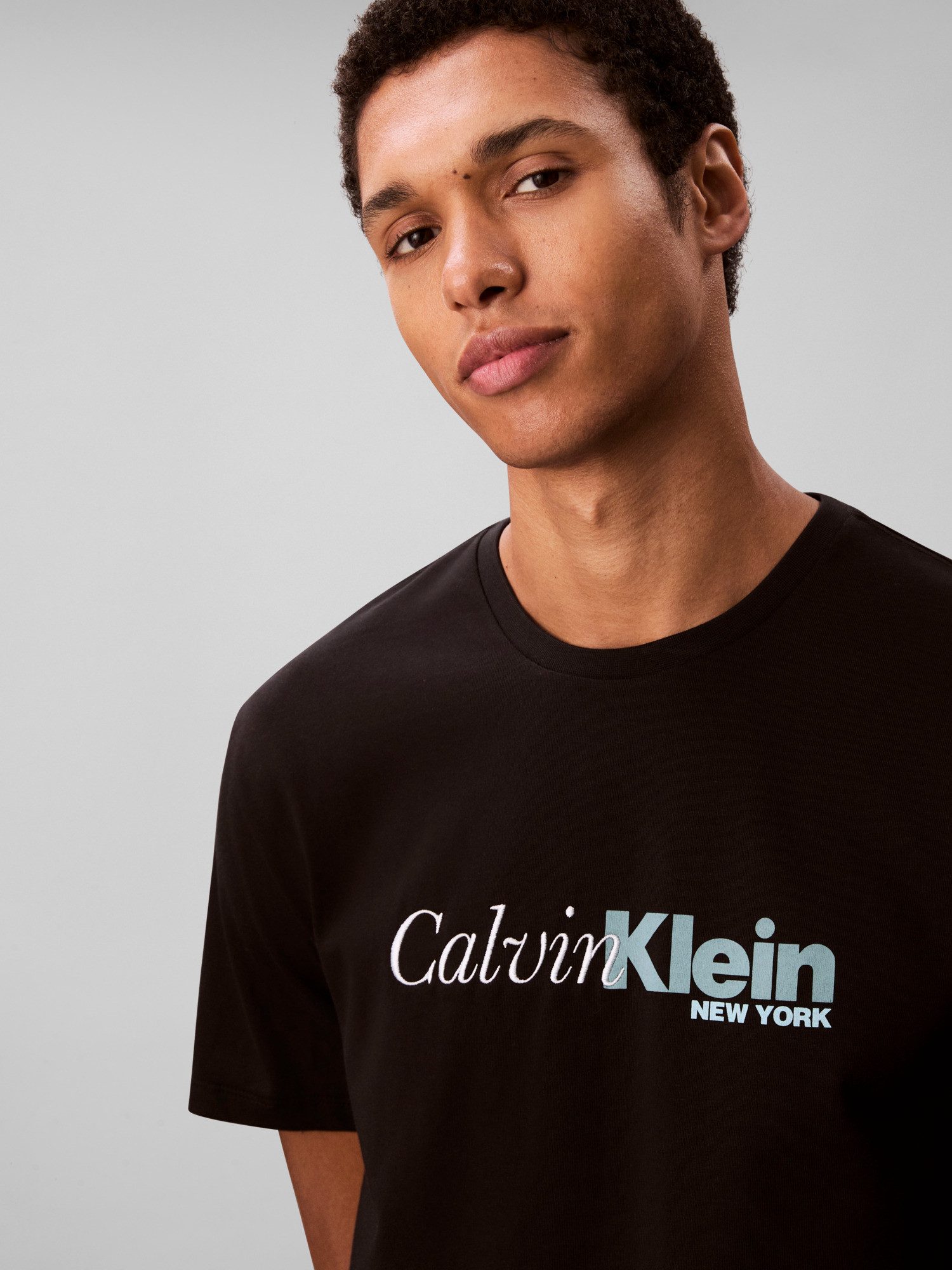 Calvin Klein T-Shirt SS 20S EU CALVIN CURSIVE GRAPHIC Mit Rundhalsausschnitt, regular fit