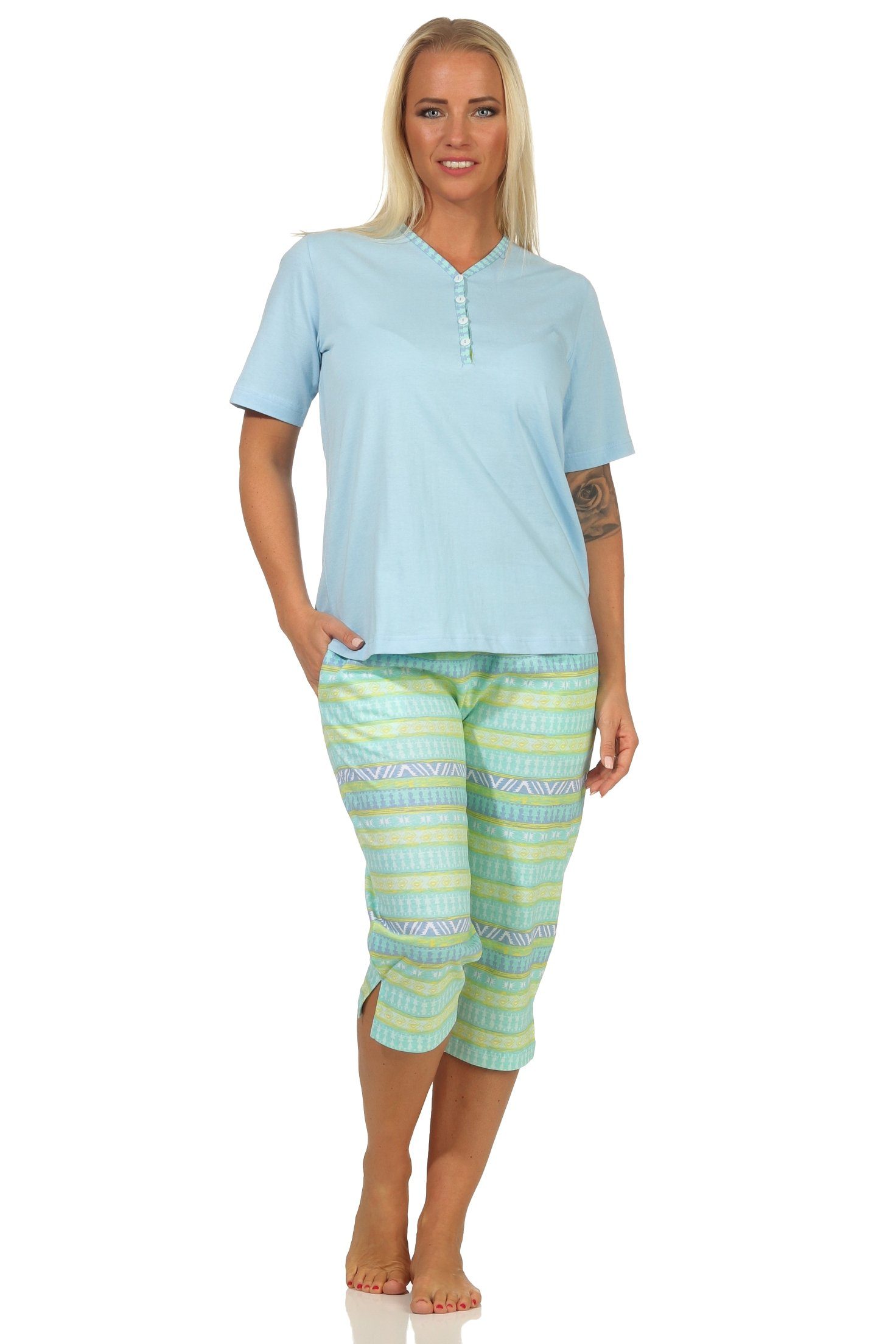 Normann Pyjama Damen Schlafanzug kurzarm Pyjama mit Capri-Hose im Ethnolook hellblau