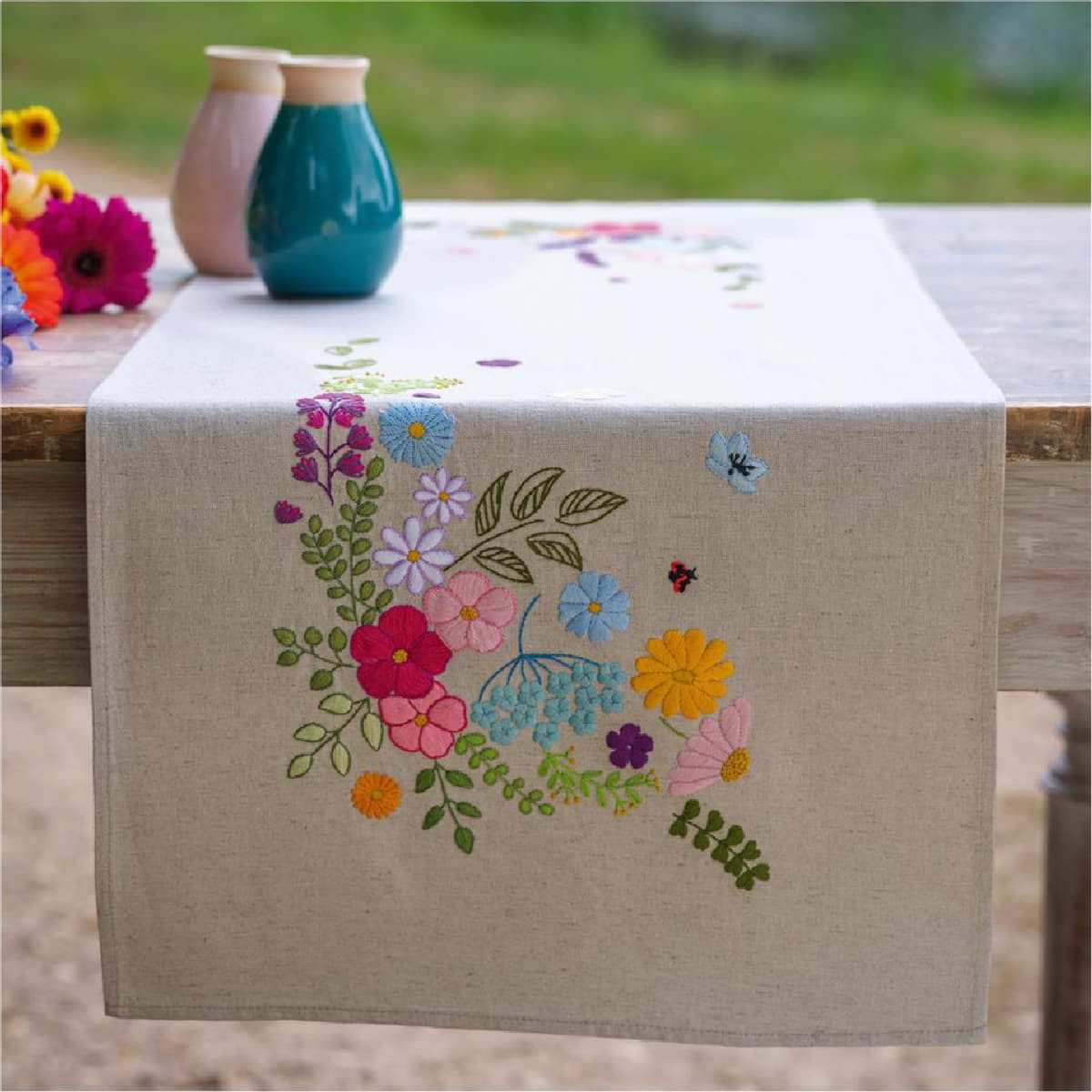 Vervaco Kreativset Vervaco Tischläufer Plattstich Stickpackung "Heiteres Frühjahr", St..., (embroidery kit by Marussia)