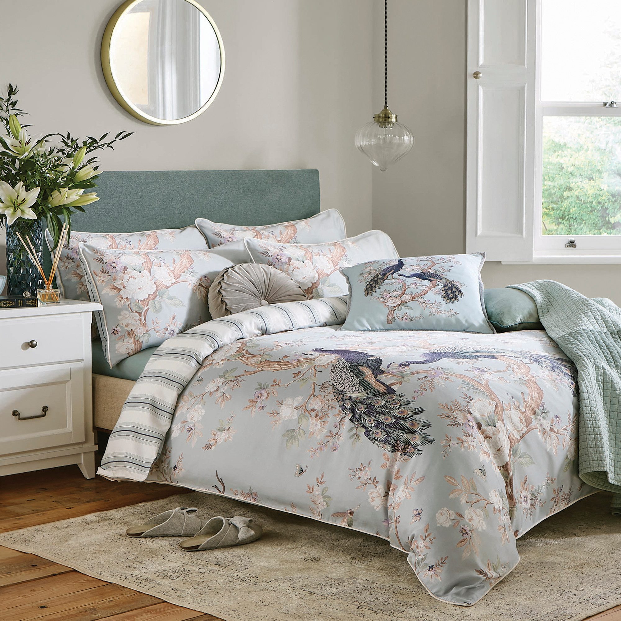 LAURA ASHLEY Wendebettwäsche Belvedere, Satin, 3 teilig, mit floralem Munter, inkl.2 Kissenbezüge
