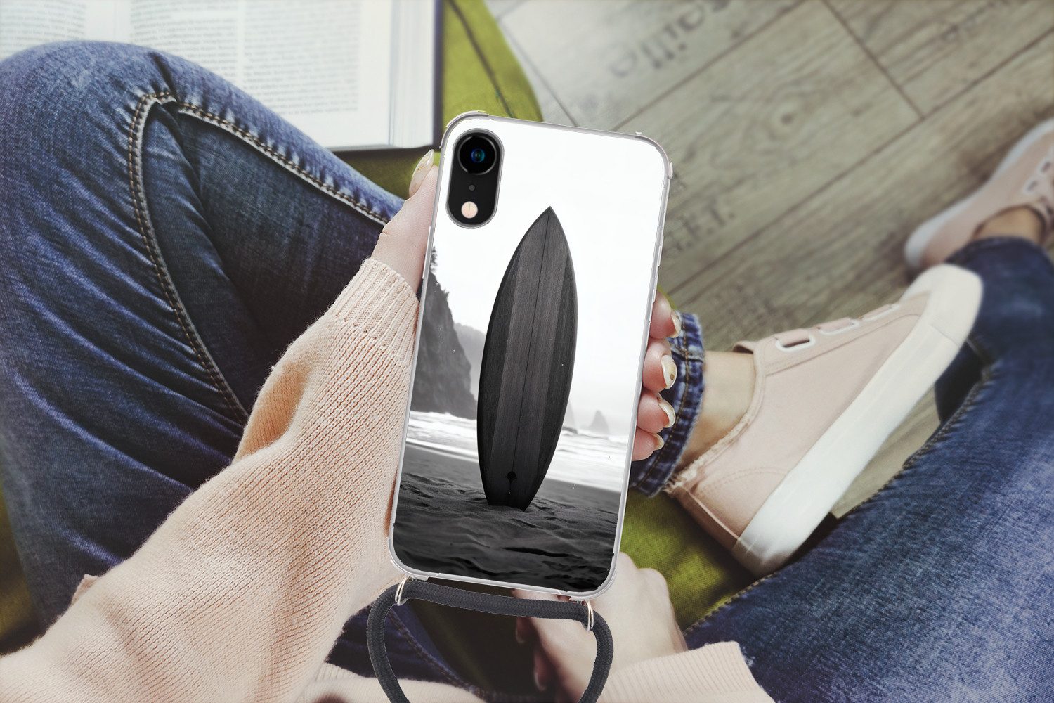 MuchoWow Handyhülle für Apple iPhone XR Surfbrett - Sand - Meer, Tragbare Handyhüllen mit Kette zum umhängen, Handykette Handyband