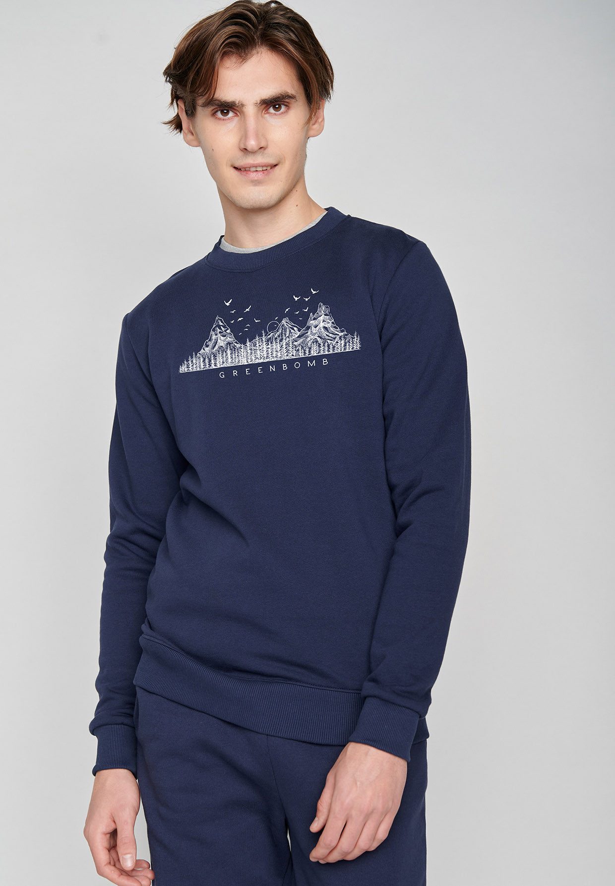 GreenBomb Sweatshirt Wild Nature Mountain Logo Motiv Berge (1) weite Passform, Bio-Baumwolle, GOTS-zertifiziert, weicher Sweat