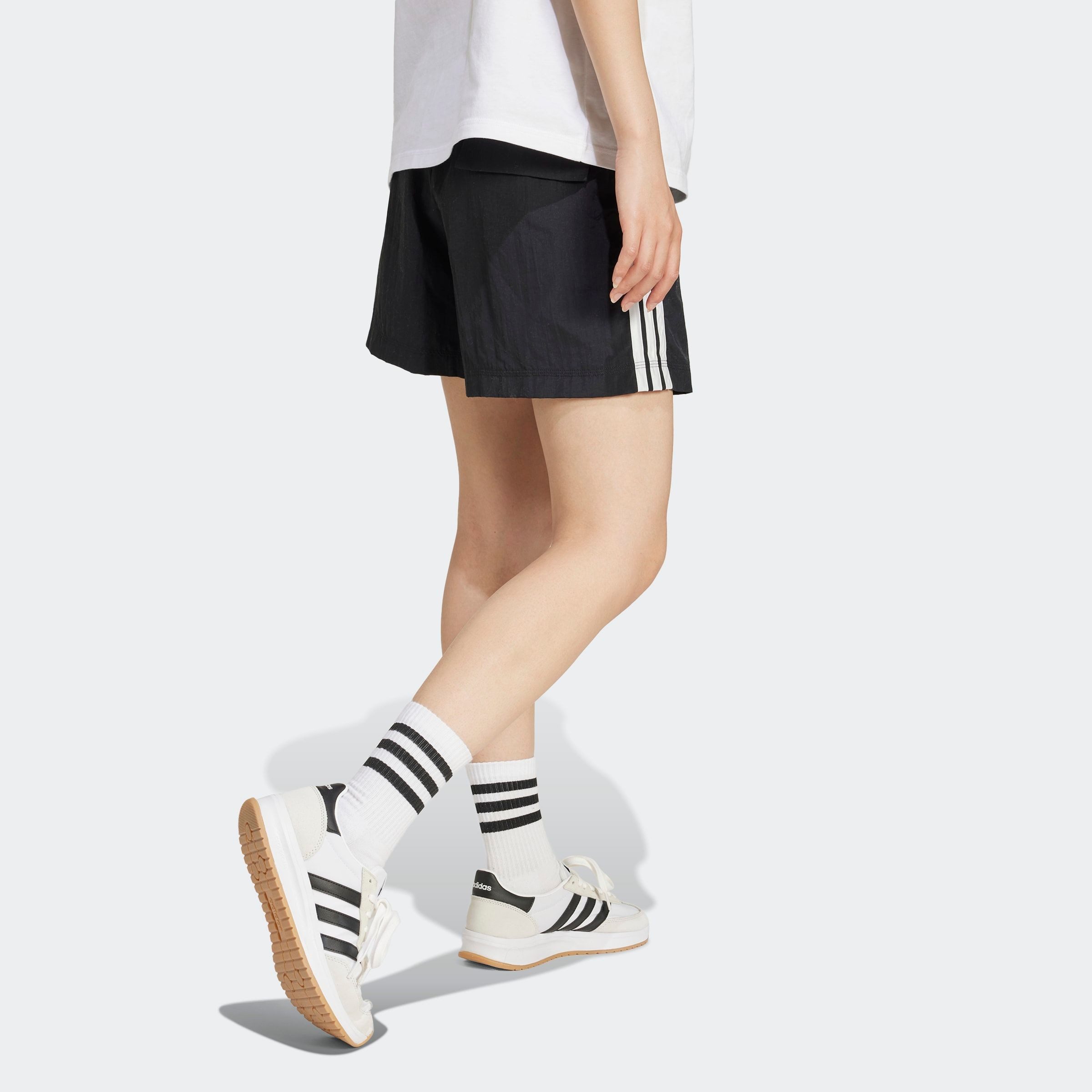 adidas Sportswear Shorts ESSENTIALS 3-STREIFEN LIFESTYLE WOVEN für Sport, aus Polyamid, mit Gummizug, leichte Qualität