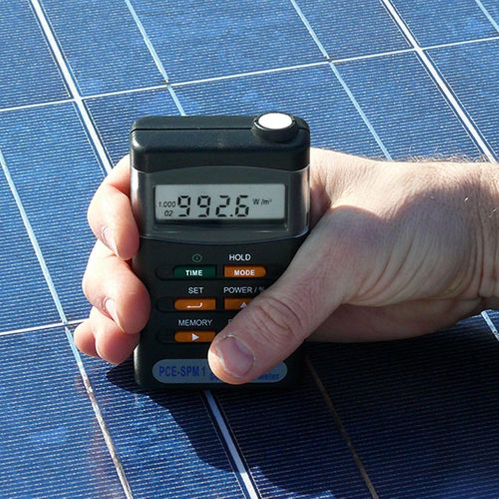 PCE Instruments Solarmessgerät ermittelt die Energieausbeute an Solaranlagen Gefahrenmeldeanlage