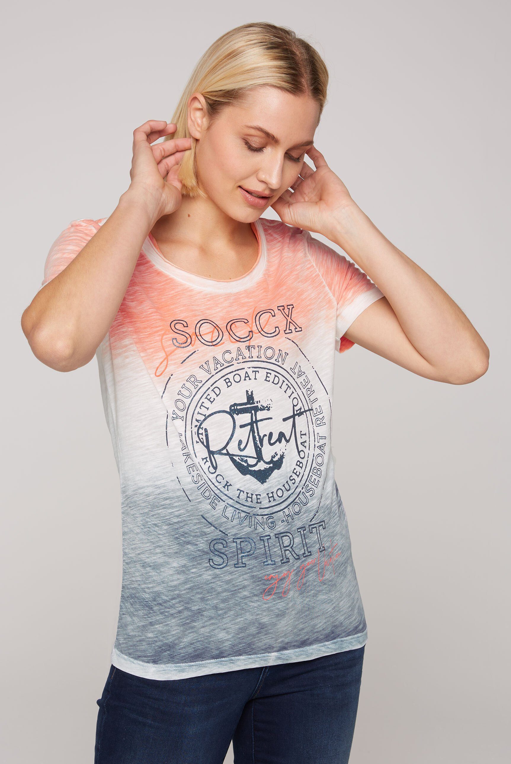 SOCCX Rundhalsshirt mit offener Kante am Ausschnitt, Maritimer  Glitzer-Print auf der Vorderseite