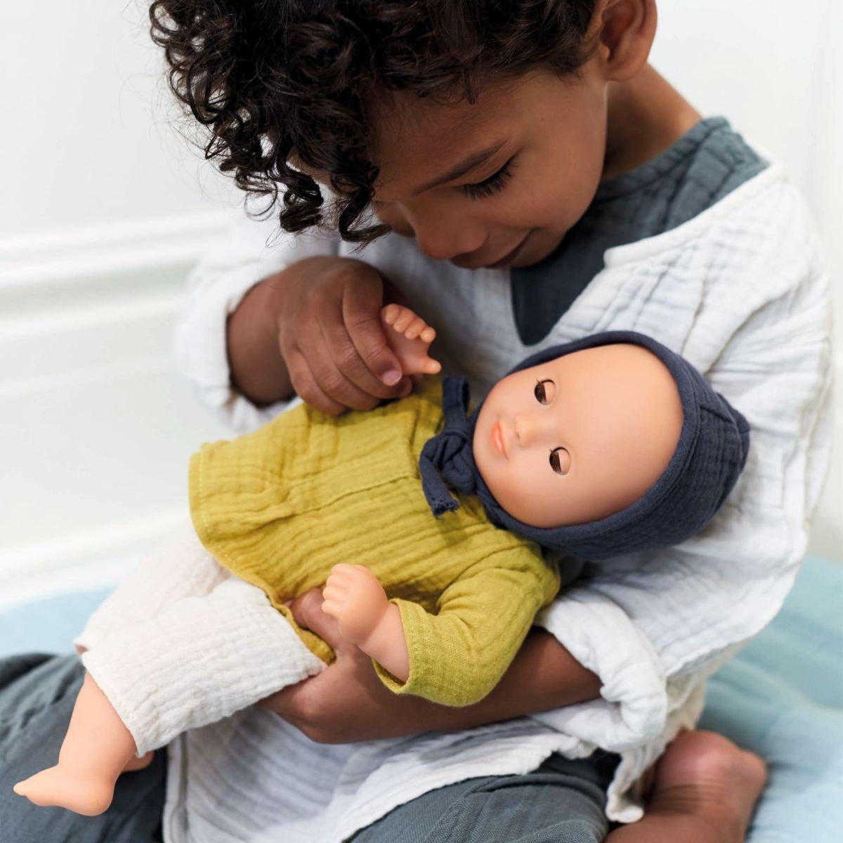 DJECO Babypuppe POMEA Puppe Camomille 32 cm groß Schlafaugen – Bild 5 von 5