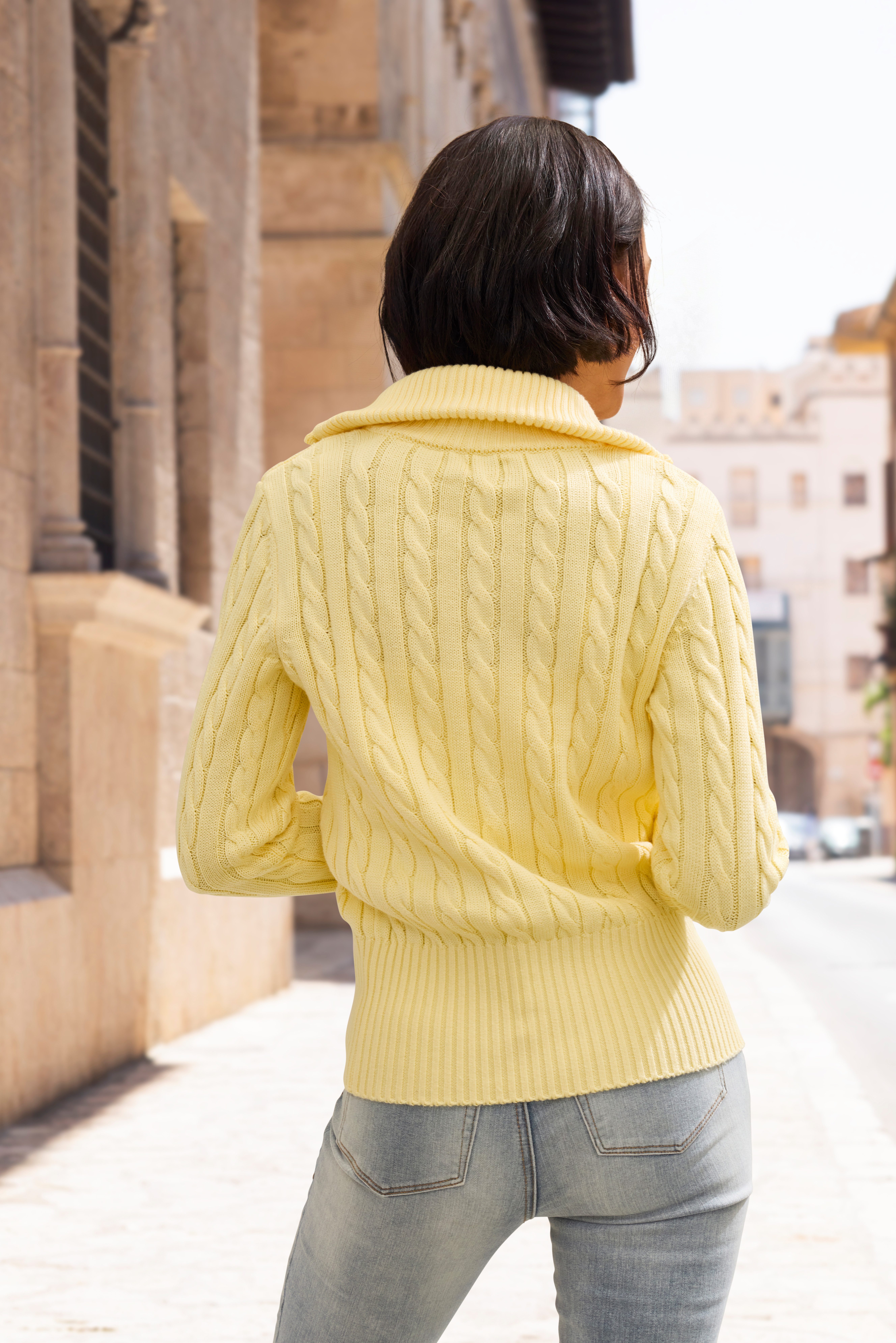 LASCANA Strickjacke mit Zopfstrickmuster und Reißverschluss gemütlicher Cardigan, figurbetonte Form mit Kragen, Zopfmuster – Bild 3 von 5
