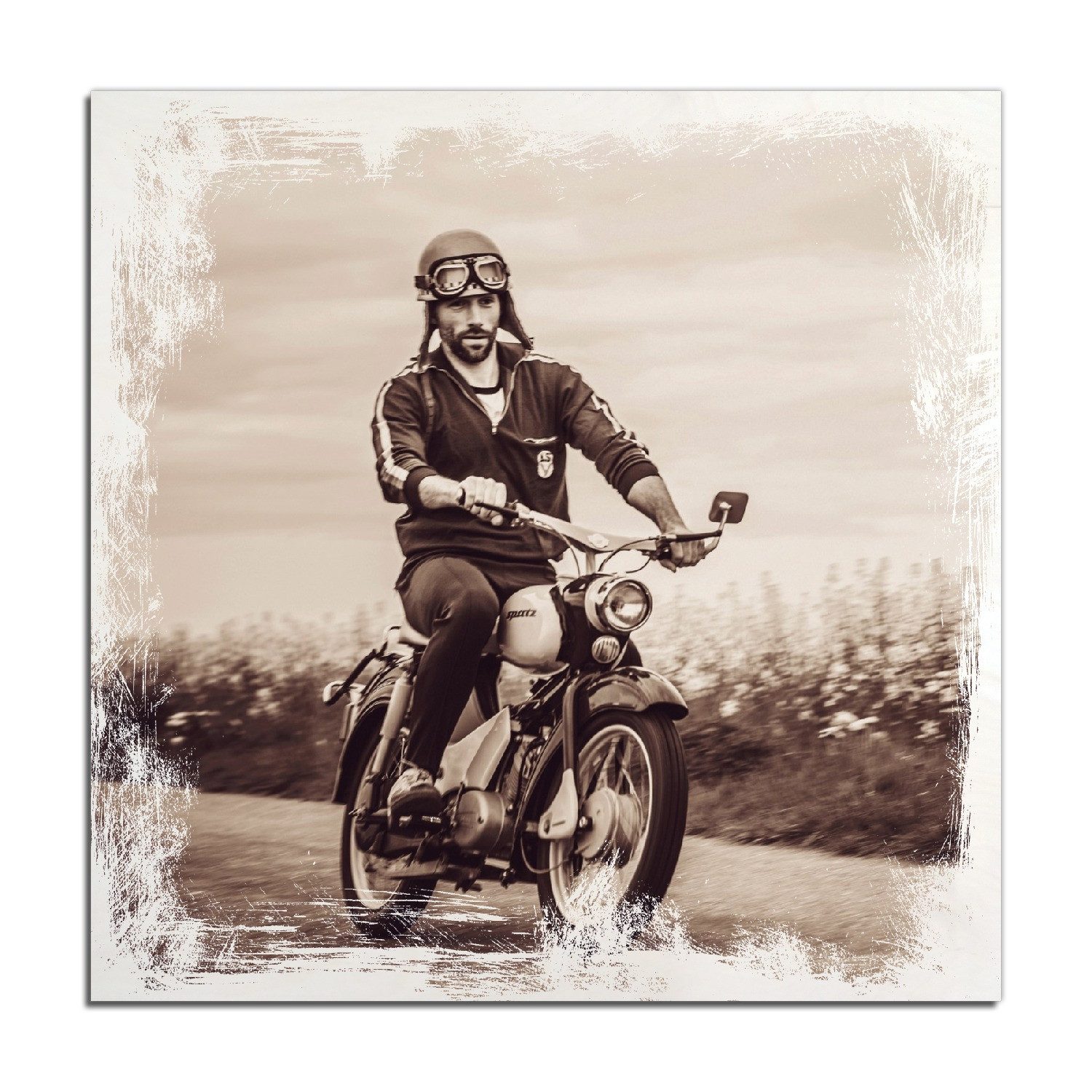 Wallario Holzbild, Simson Fahrer in der DDR in Sepiafarben, in verschiedenen Ausführungen
