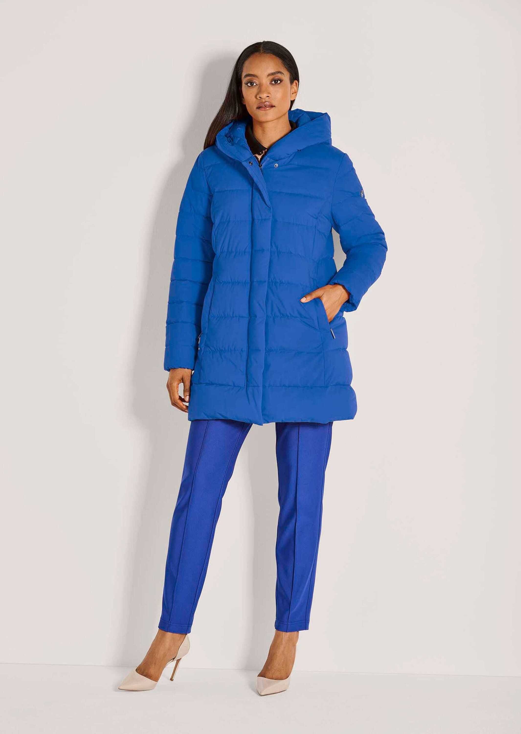 MADELEINE Steppjacke Lange Steppjacke mit Kapuze Quergesteppter Wintermante günstig online kaufen