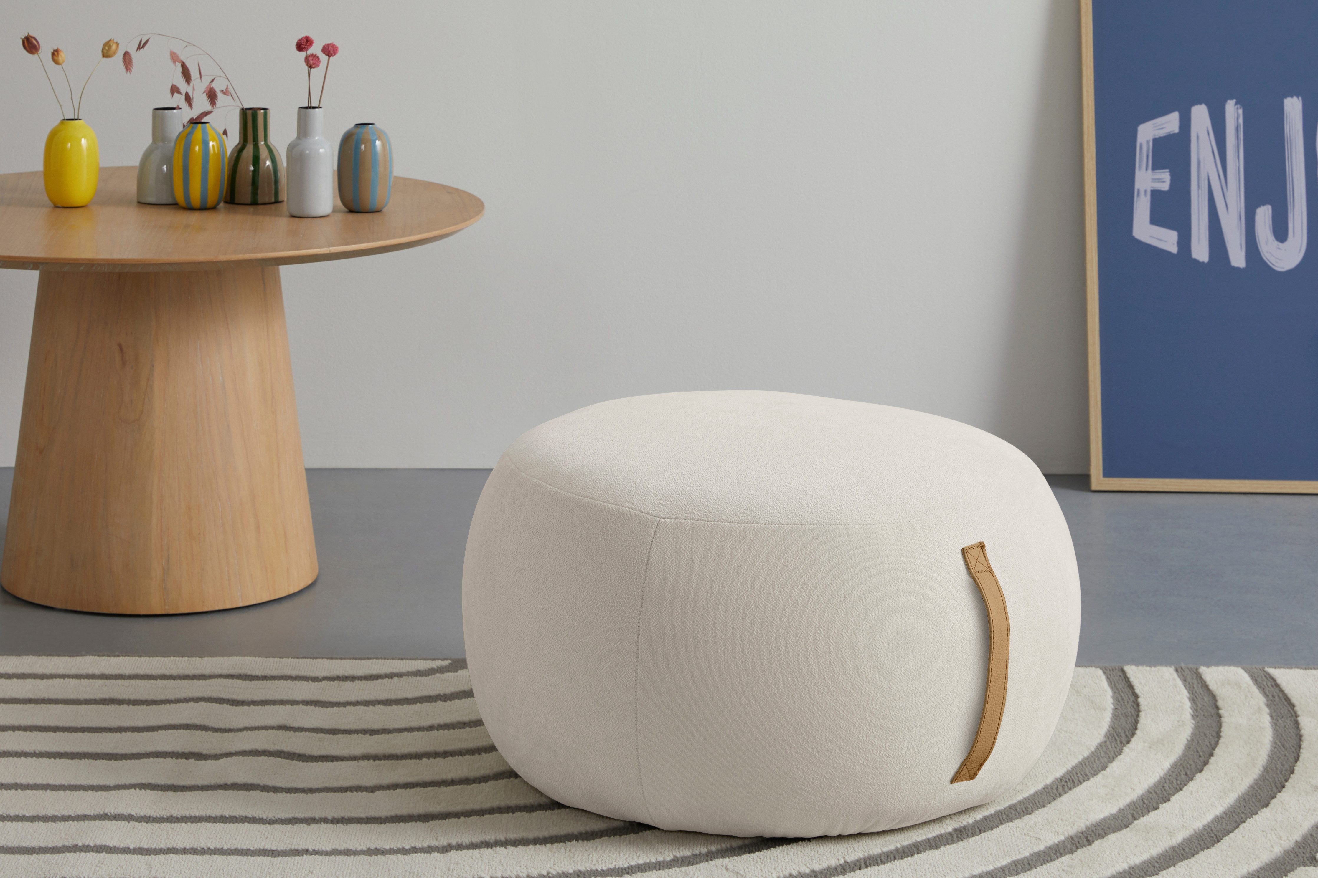 s.Oliver Hocker Finnian, moderner Designhocker mit Lederriemen, softes Design, hochwertig, zum Wohlfühlen in Luxus-Microfaser/Struktur oder in Bouclé