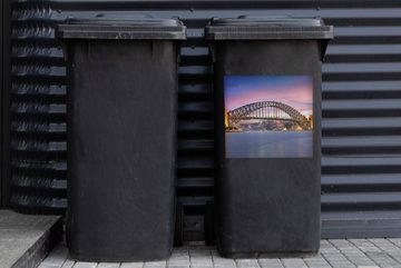 MuchoWow Wandsticker Skyline von Sydney und die Sydney Harbour Bridge in Australien (1 St), Mülleimer-aufkleber, Mülltonne, Sticker, Container, Abfalbehälter
