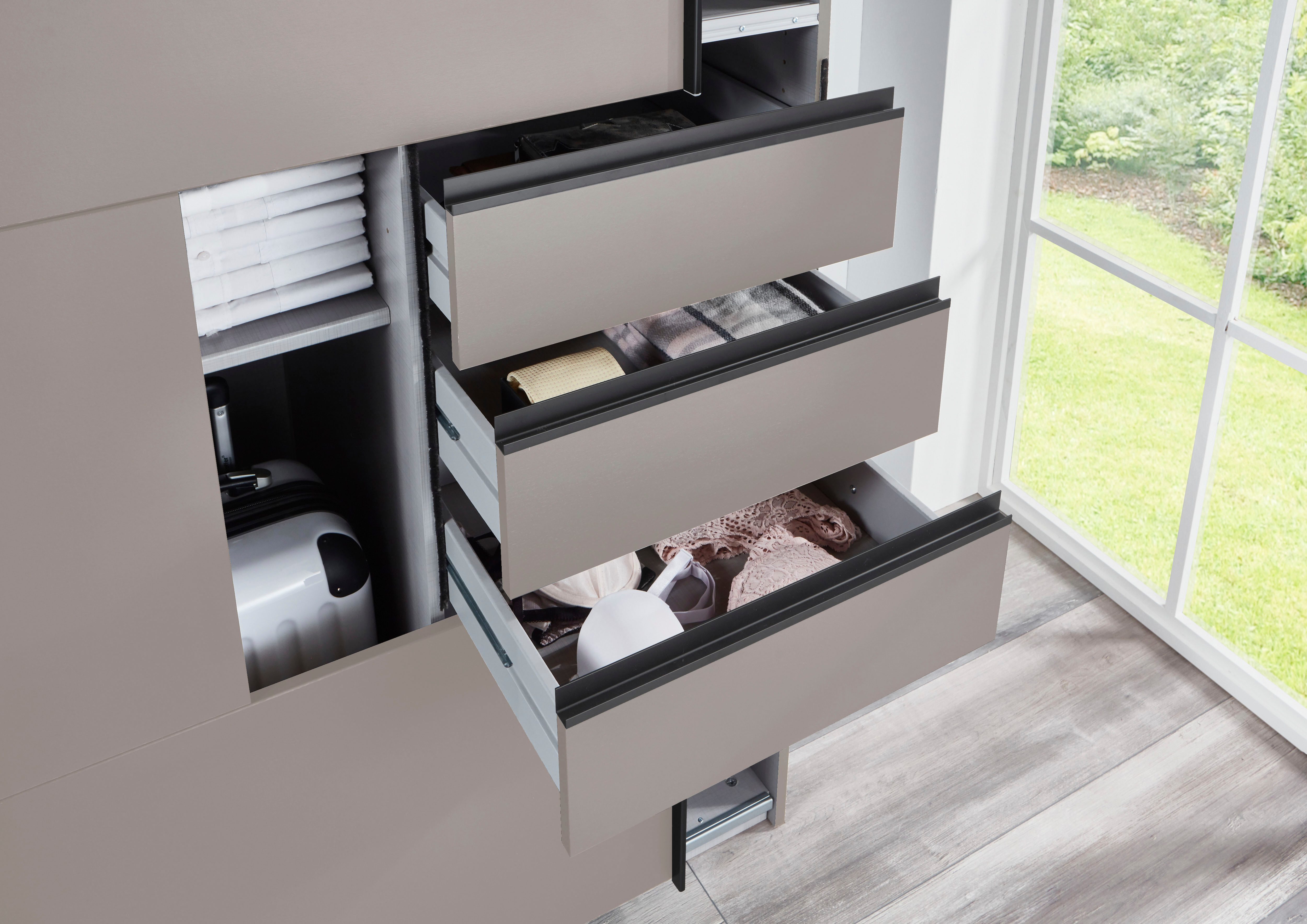 Wimex Schwebetürenschrank Saigon, Kleiderschrank mit Schiebetür mit Glaselementen, 3 Türen, 270cm breit – Bild 4 von 5