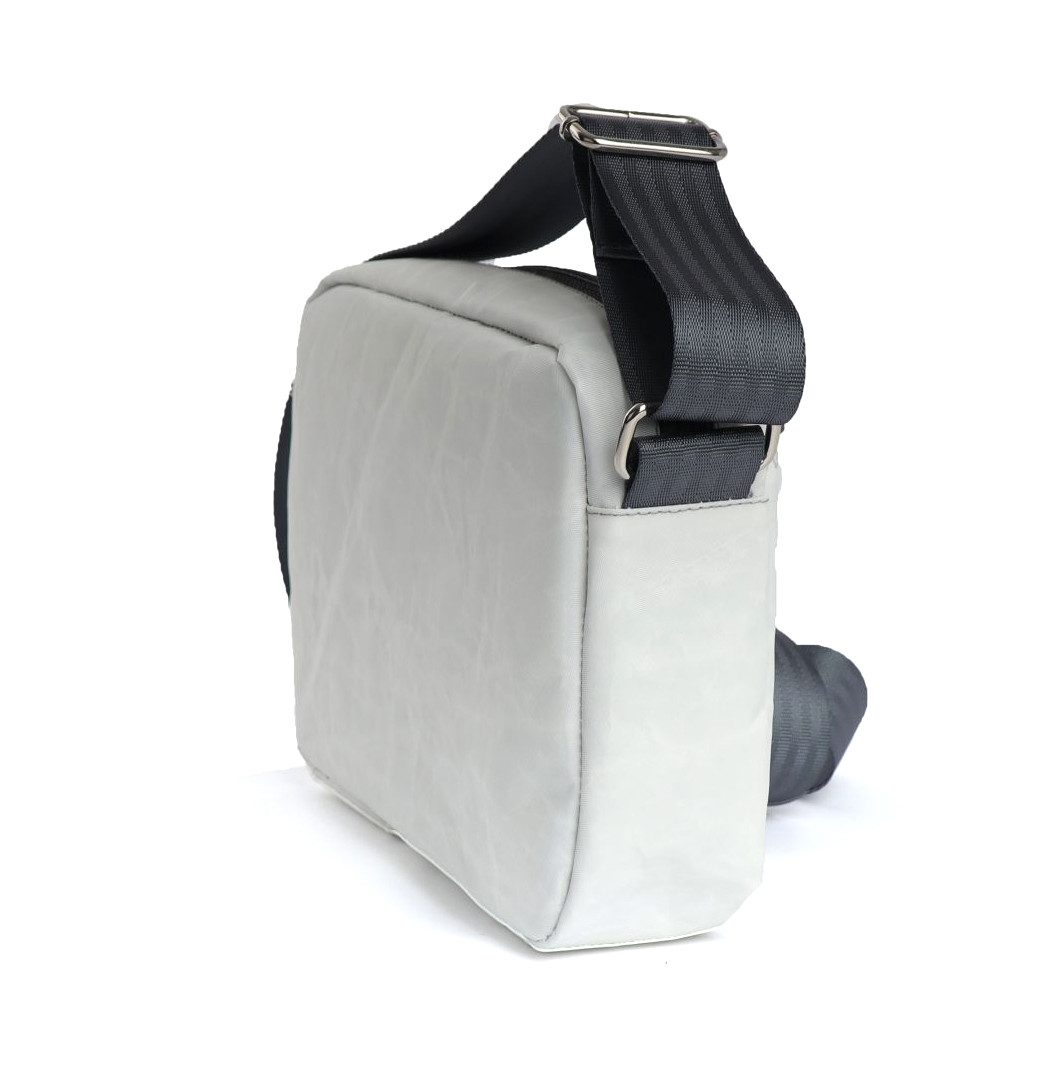 360Grad Schultertasche kleine Umhängetasche Fender, recyceltes Segeltuch, Weiß/Blau