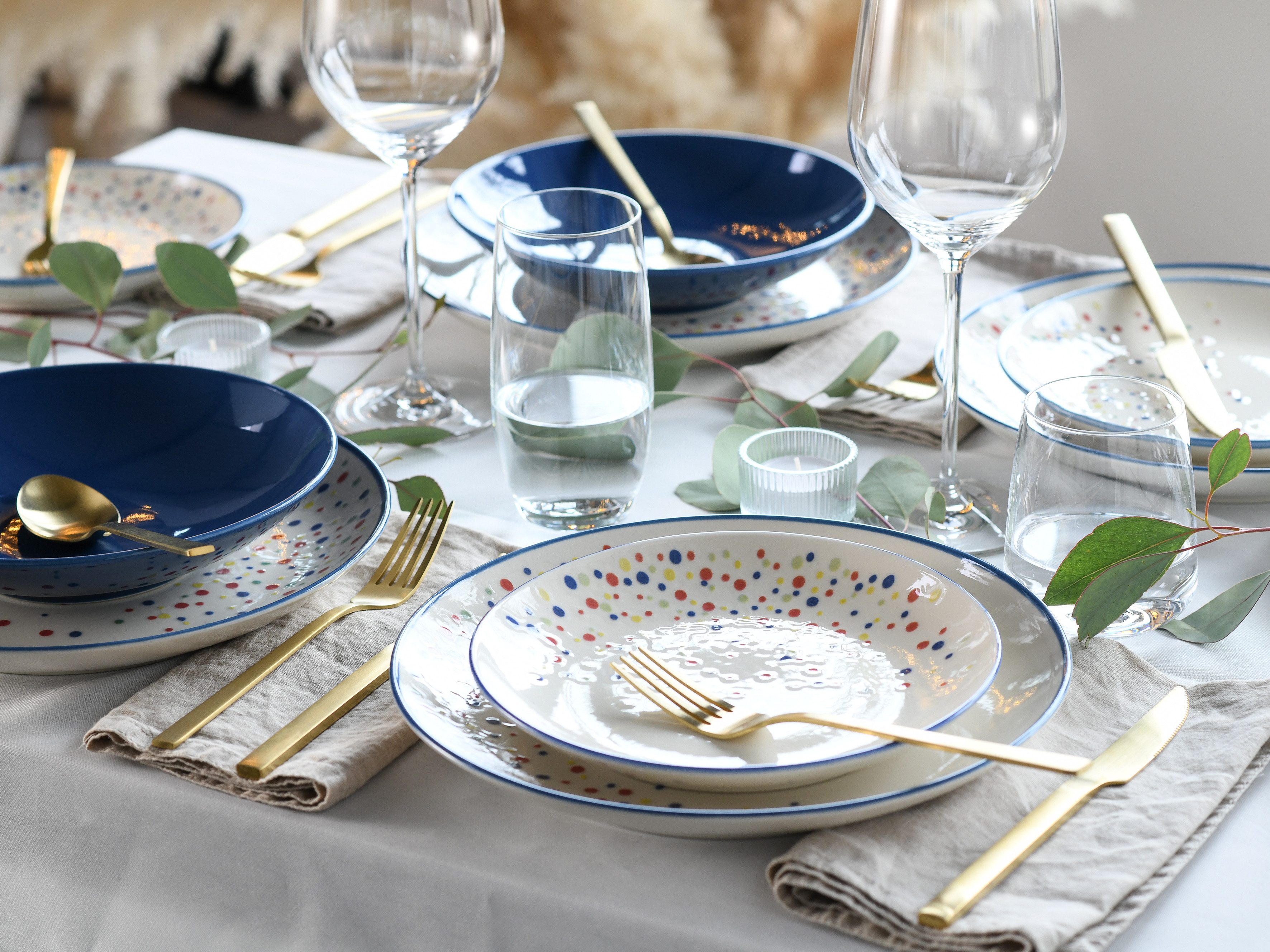 CreaTable Teller-Set Joy, Teller Set 12-tlg. (12-tlg), 4 Personen, Steinzeug, Unregelmäßige bunte Punkte, Gute Laune Geschirr, Frisch, Freundlich