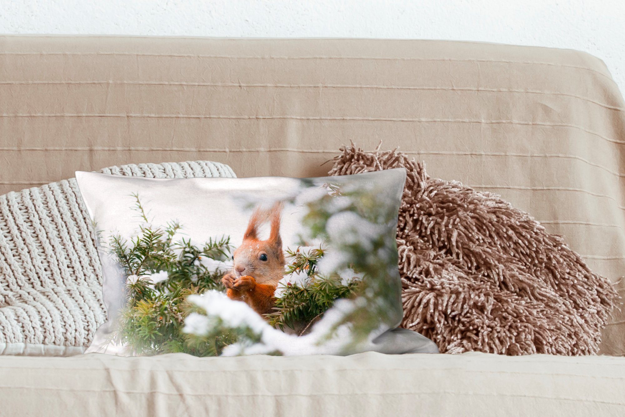 Eichhörnchen Schlafzimmer Schnee, - Dekoration, - MuchoWow mit Dekokissen Zierkissen, Wohzimmer Füllung, Dekokissen Kiefer