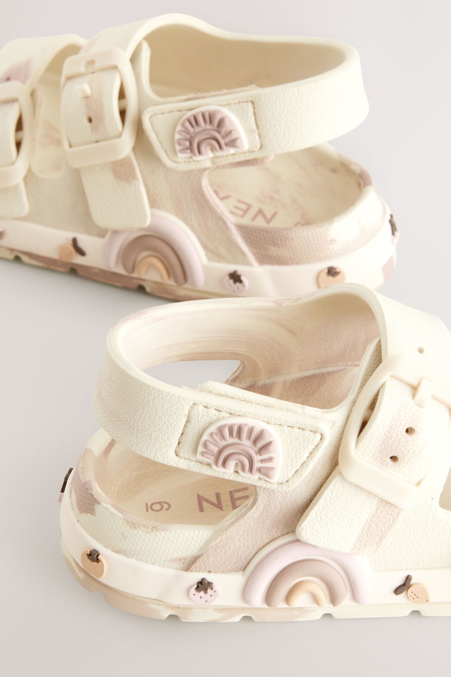 Next EVA-Sandalen mit Doppelschnalle und Motiv Sandale (1-tlg)