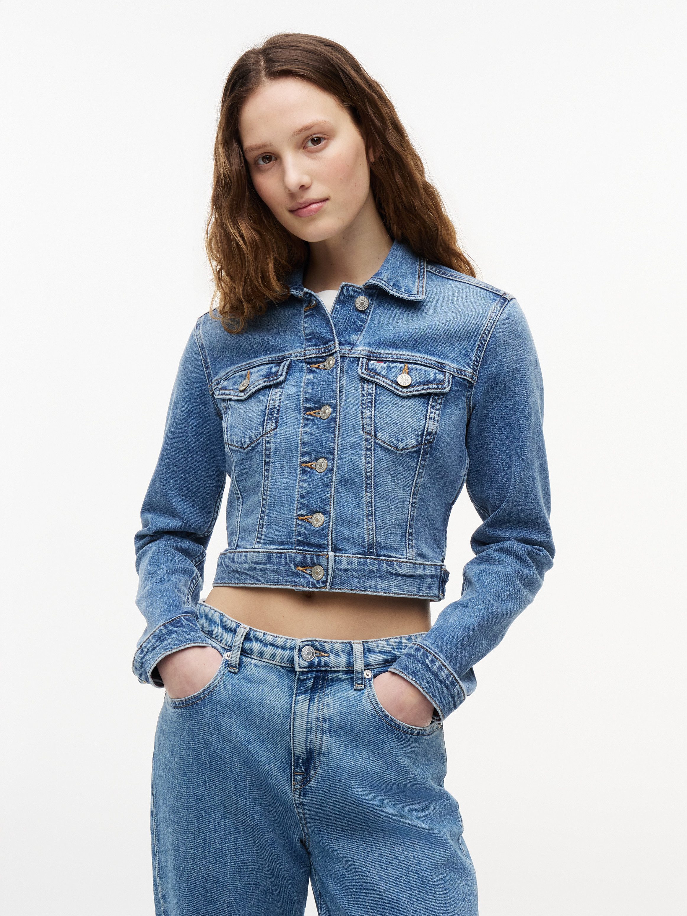 Tommy Jeans Jeansjacke NEW SLIM TRUCKER JACKET CJ8138 Baumwollmischung, slim fit, Brusttaschen