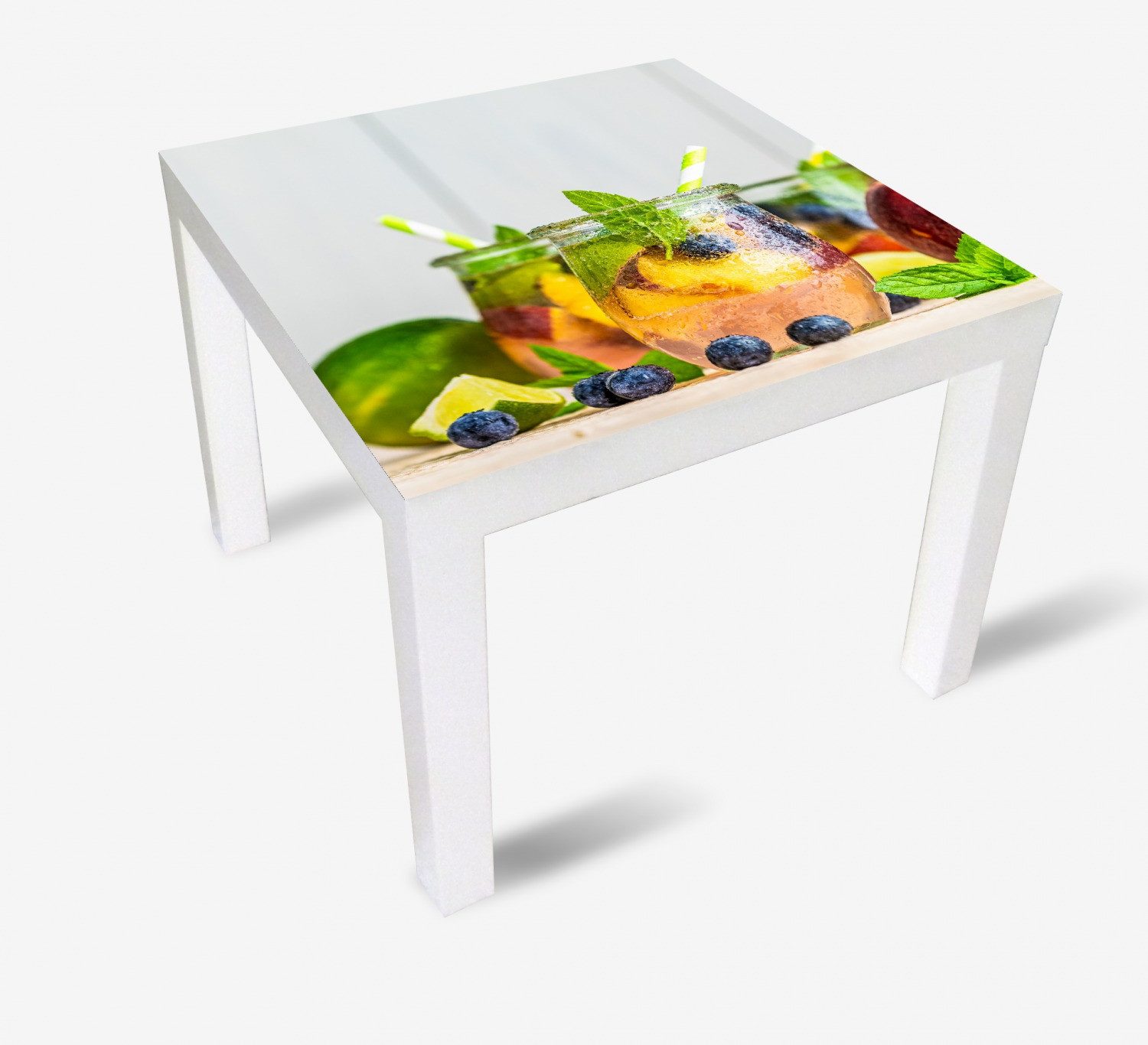 Wallario Möbelfolie Erfrischender Eistee mit Pfirsichen und Blaubeeren