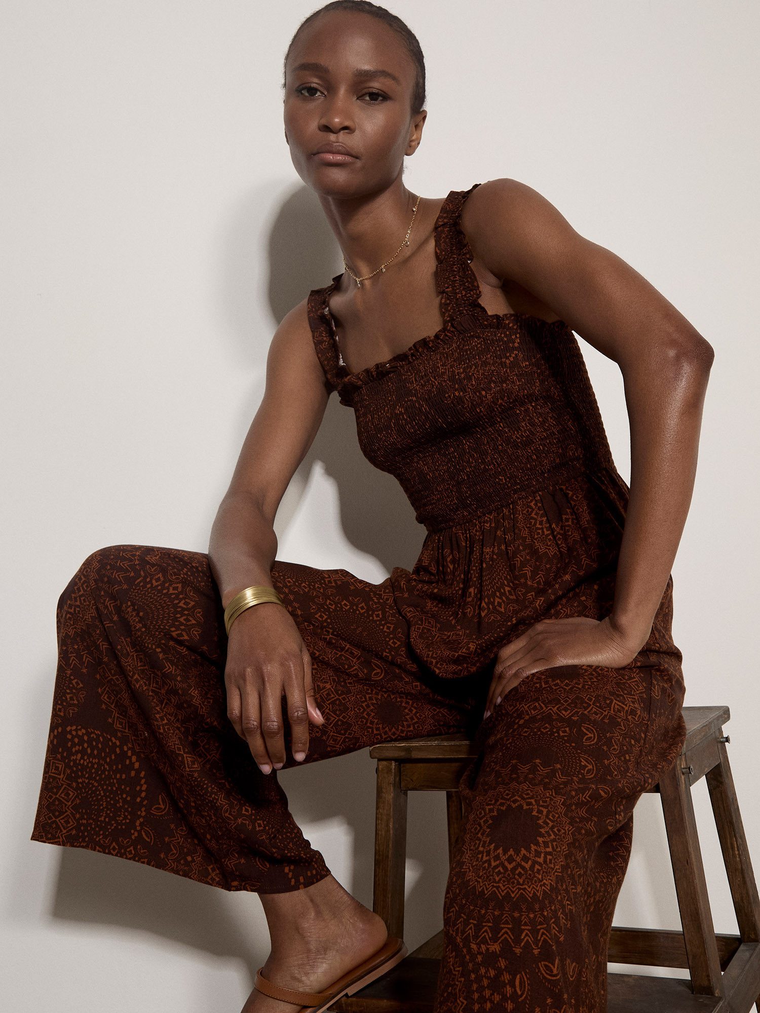 Apricot Jumpsuit Gemusterter Jumpsuit mit gerafftem Bein mit Smokdetails