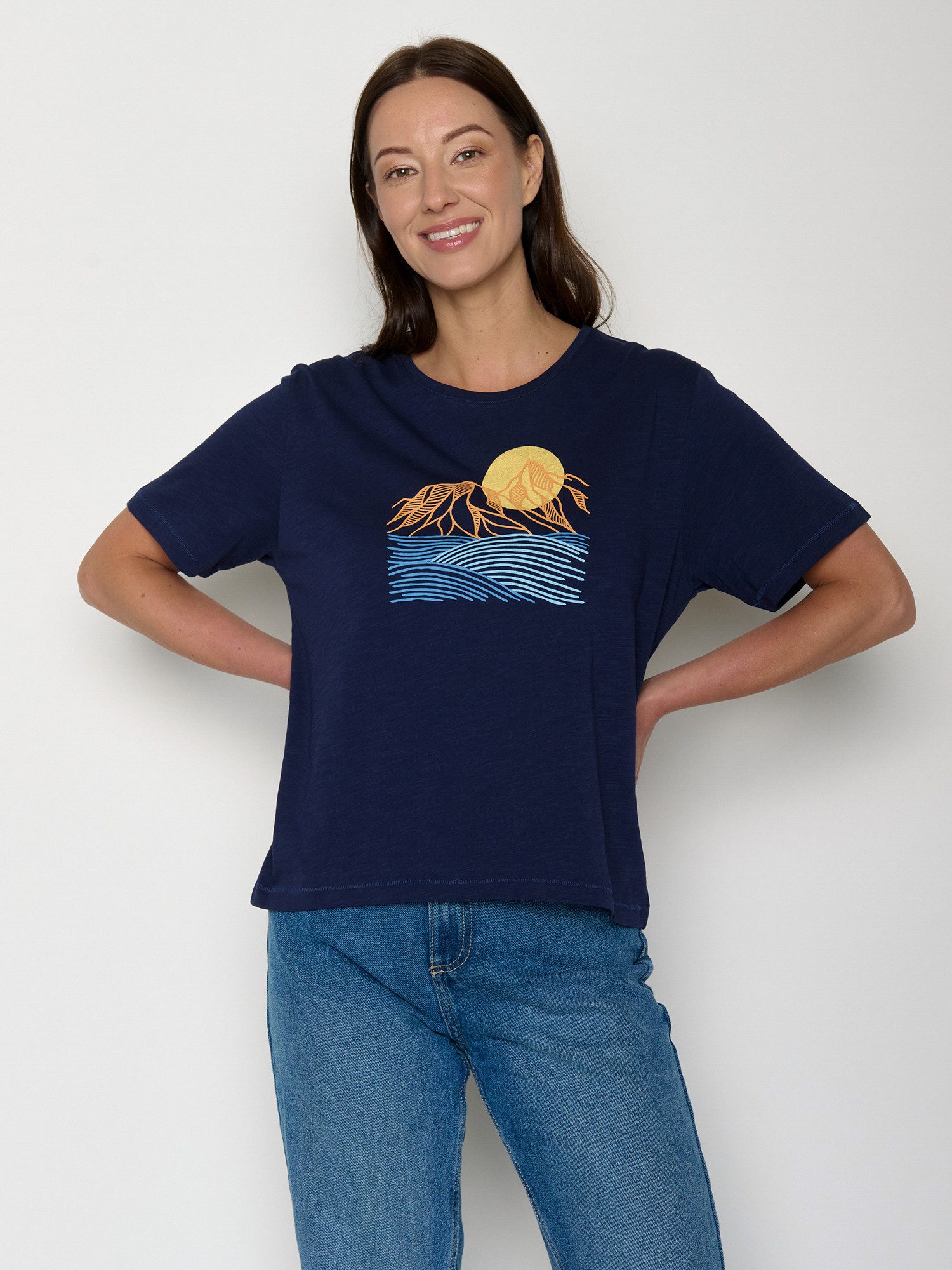 GreenBomb T-Shirt Nova Mountain Scenery (1-tlg., 1) Flammgarn, lockerer Schnitt, entspannter längerer Ärmel