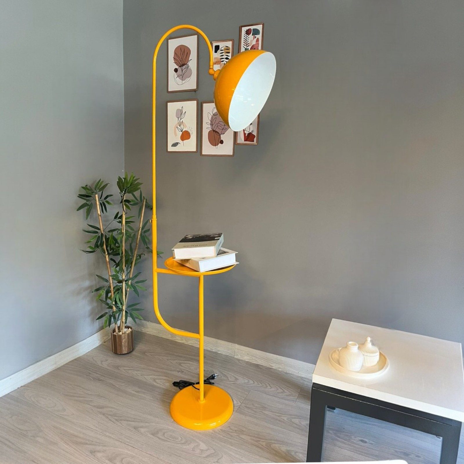 Bamyum Stehlampe Moderne Stehlampe aus Metall mit E27, verstellbarer Lampenschirm, ohne Leuchtmittel, E27, verstellbarer Lampenschirm, Stehluchte mit Ablage