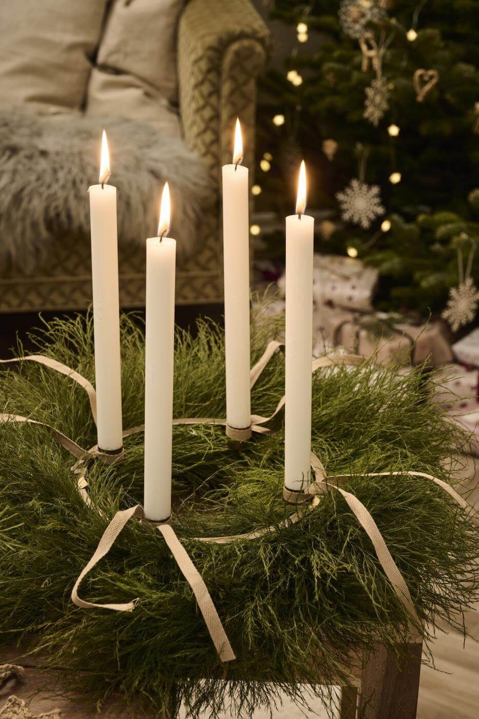Ib Laursen Tafelkerze Weihnachtskerzen Set 4 Stimmungsvolle Kerzen für Festliche Dekoration