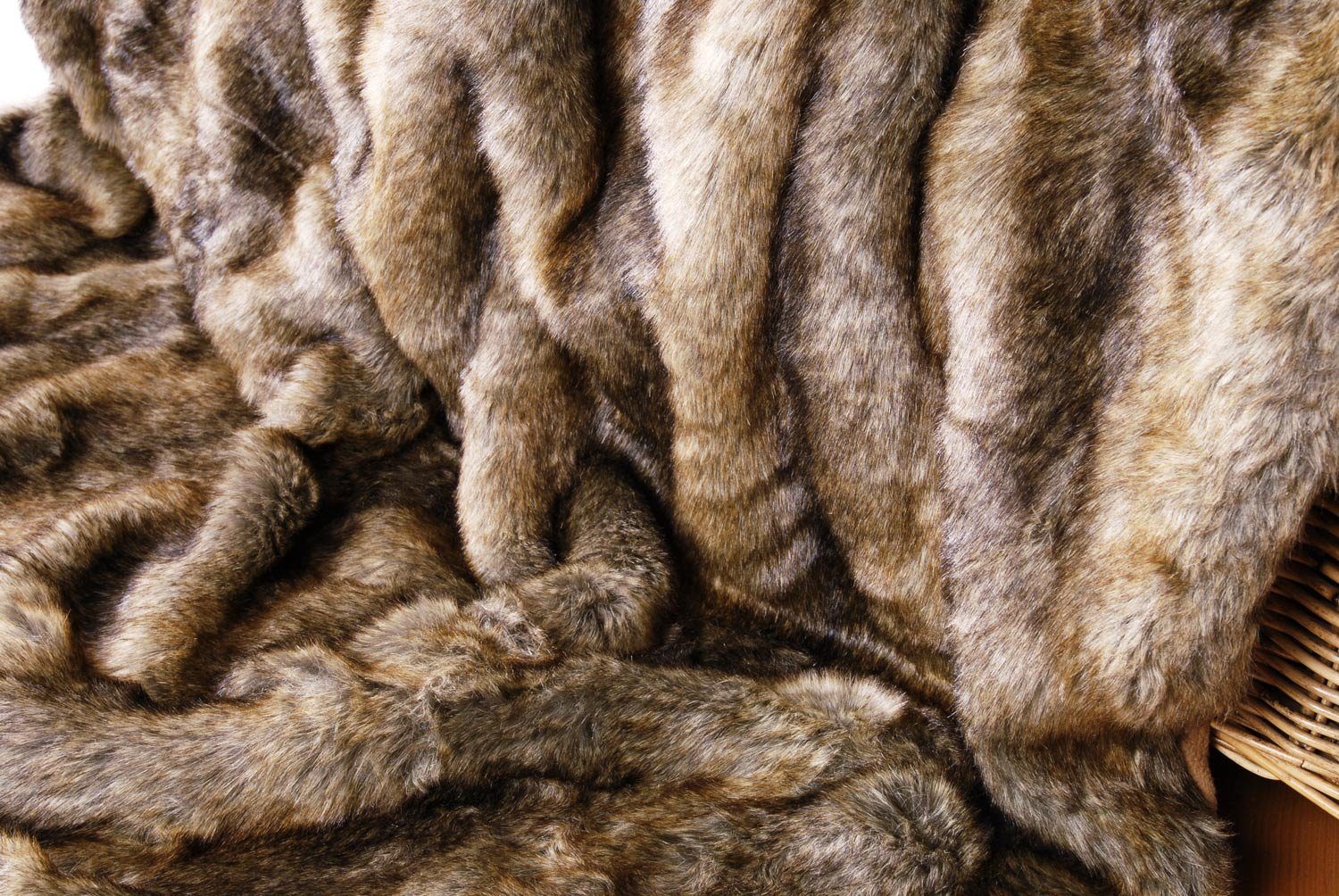 Wohndecke Felldecke (Kunstfell) Otter braun, Wohnen und Accessoires GmbH & Co. KG, Felloptik