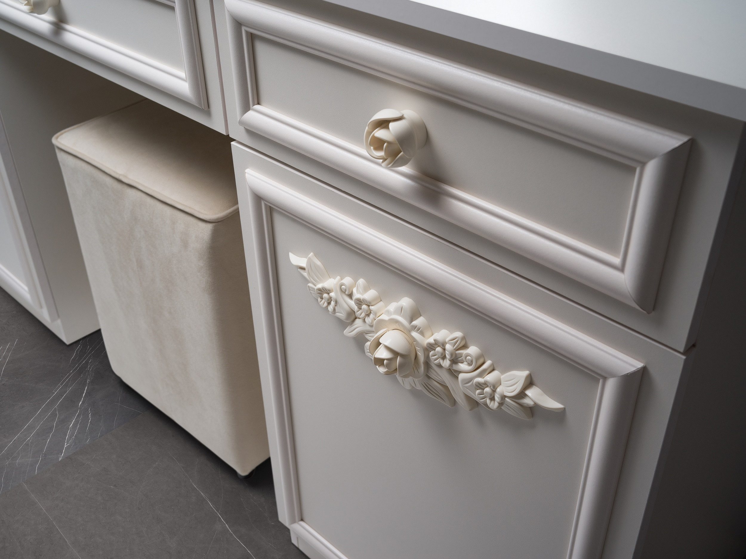 Interdesign24 Schminktisch Aurora (mit passendem Spiegel und Sitzpouf, im klassischen Barock-Stil), in Cremeweiß/Beige