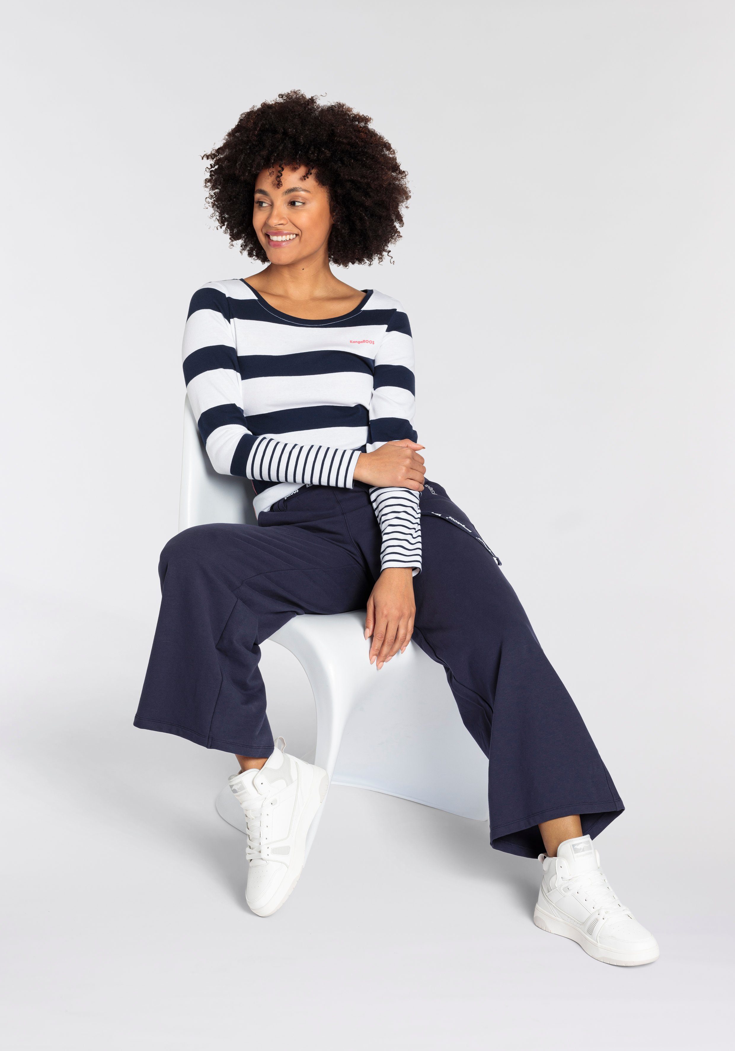 KangaROOS Langarmshirt Langarm, sehr figurbetonte Passform, aus 100% Baumwolle