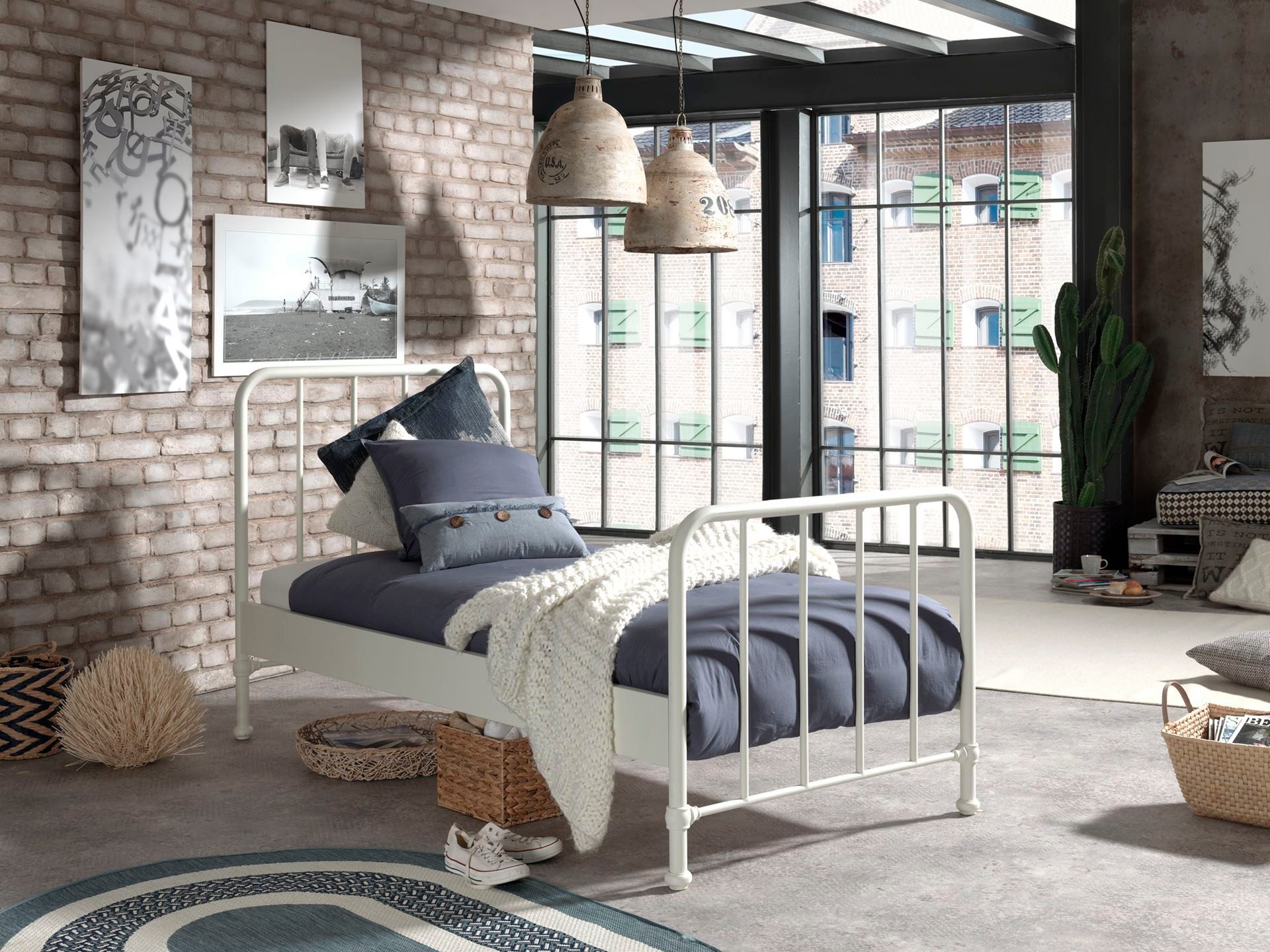 58 aufm Kessel Bettgestell Metallbett Kay 97x206x110 Einzelbett Industriedesign Metall Weiß matt (inkl. Versand, Lieferung bis Verwendungsstelle), Liegefläche 90x200, modernes Bett mit Rohrrahmen und trendiger Optik