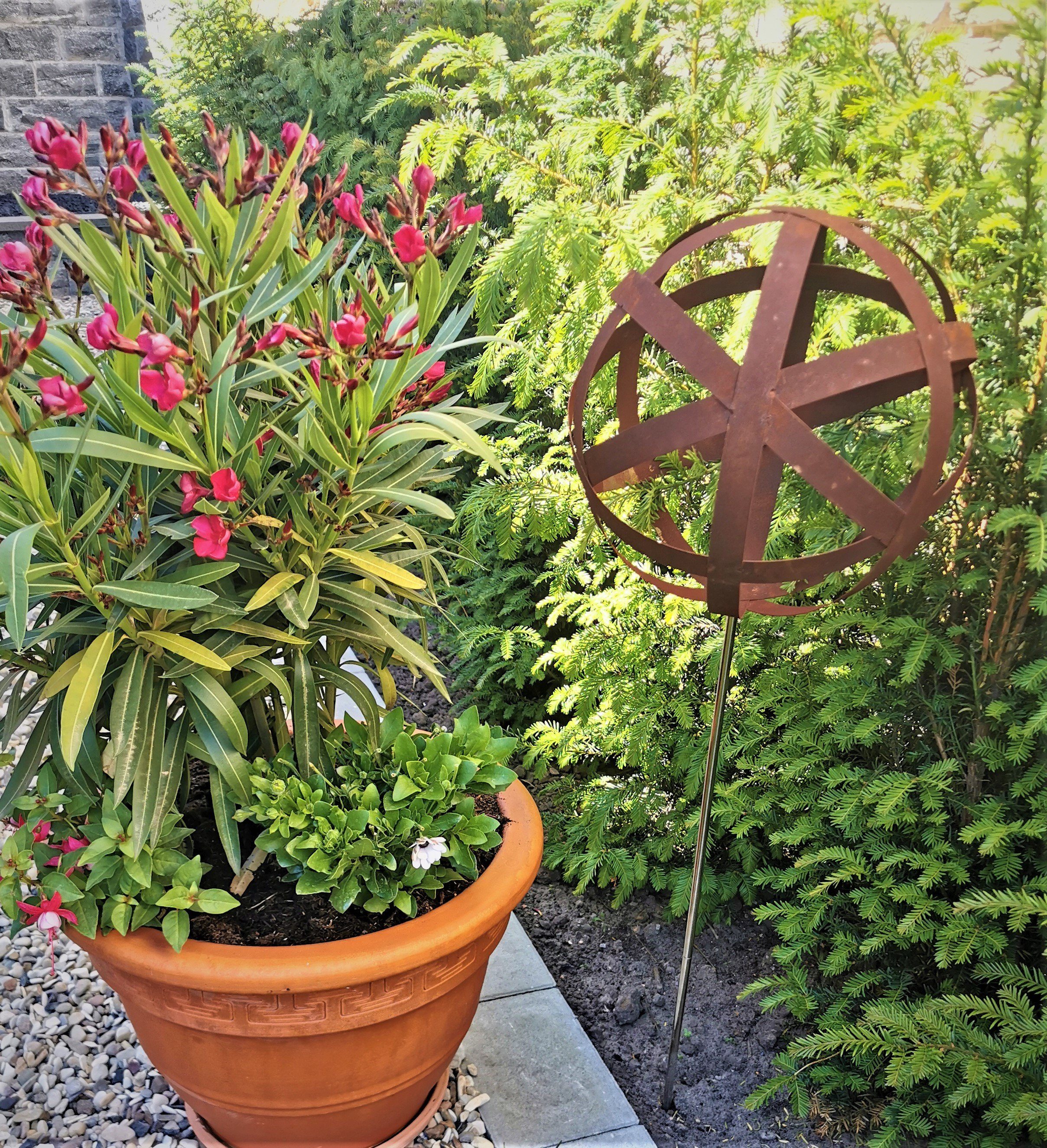 Jürgen Geflecht mit Stab Streifenkugel Roststahl 3er-Set Rosenkugel Garten-Ambiente Bocker Größen Gartenstecker cm verschiedene 80 Cortenstahl im Geflechtkugel