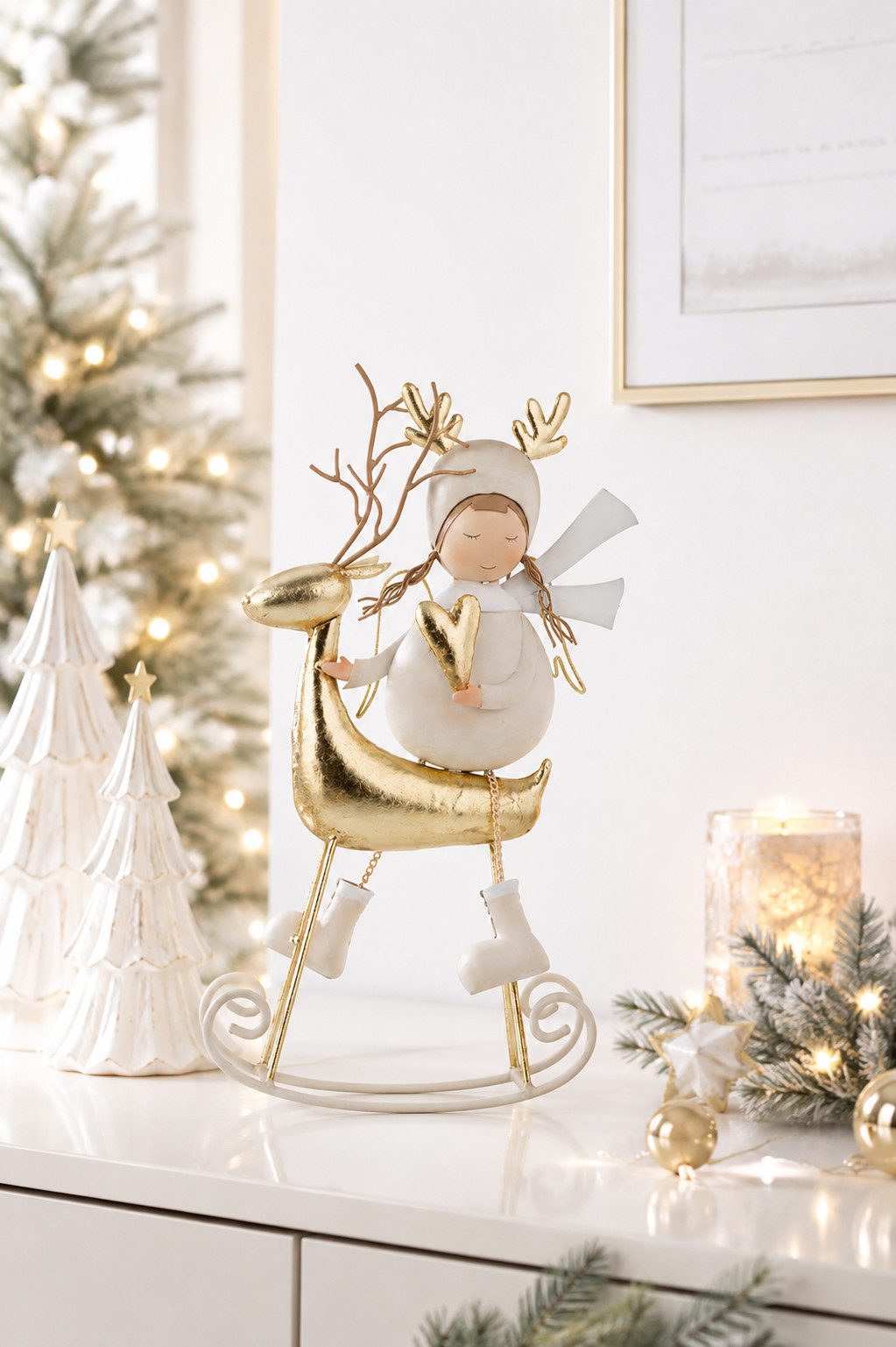 MF Weihnachtsfigur Weihnachtsfigur Finja mit Rentier in Weiß und Gold 38cm (1 St)