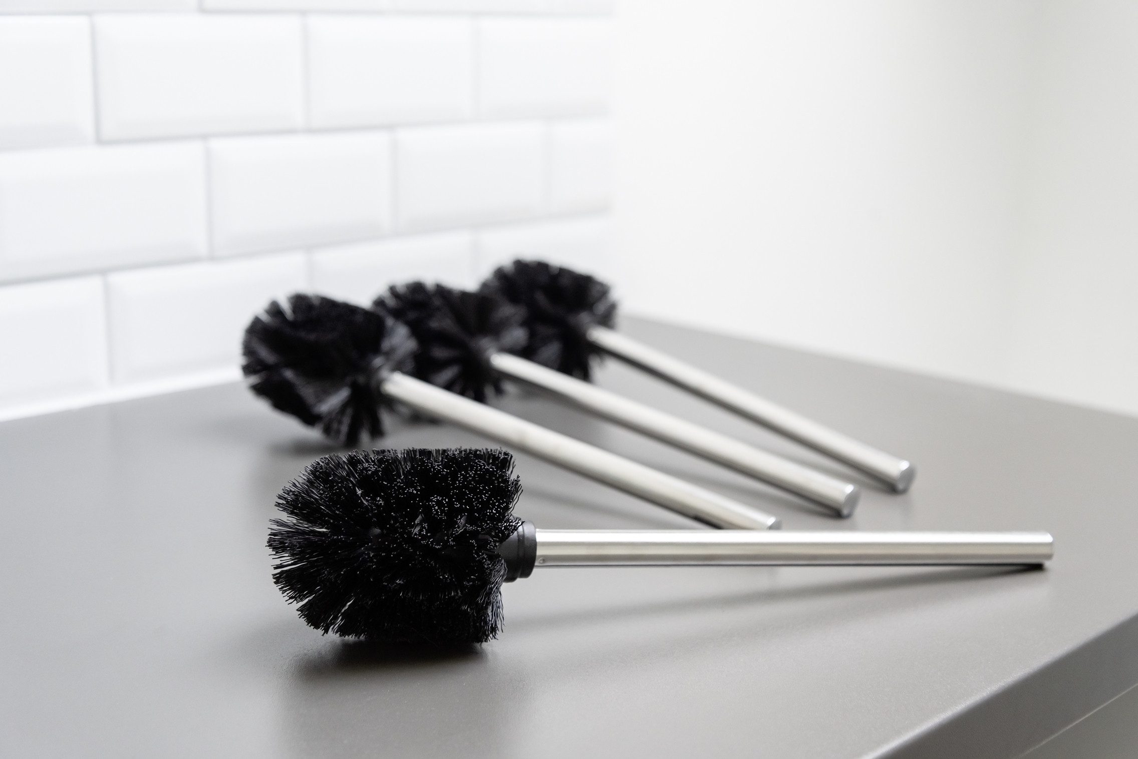 WENKO WC-Reinigungsbürste, (Set, 4-tlg), WC-Bürste mit Edelstahlstiel und Kunststoffborsten, Ø 8 cm