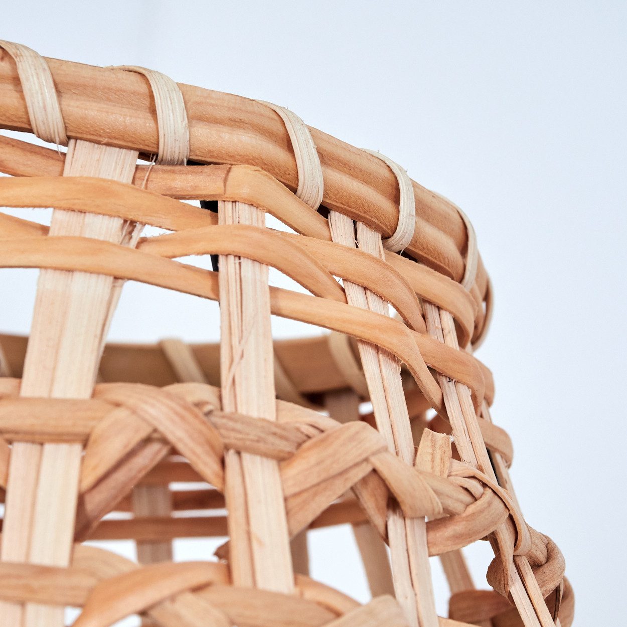 hofstein Stehlampe Stehlampe im skandinavischen Design mit Schirm aus Rattan in Natur, ohne Leuchtmittel, Stehleuchte im Boho-Style mit Lichteffekt und Fußschalter, E27, 110 cm