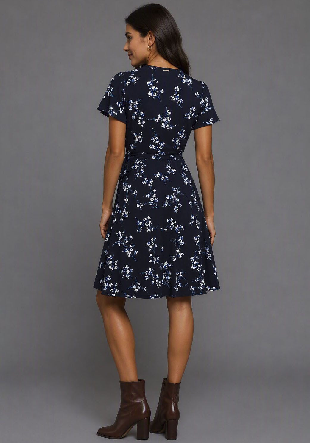 Laura Scott Sommerkleid femininer Stil, für entspannte Tage,aus elastischer Shirtware,Kurzarm – Bild 2 von 5