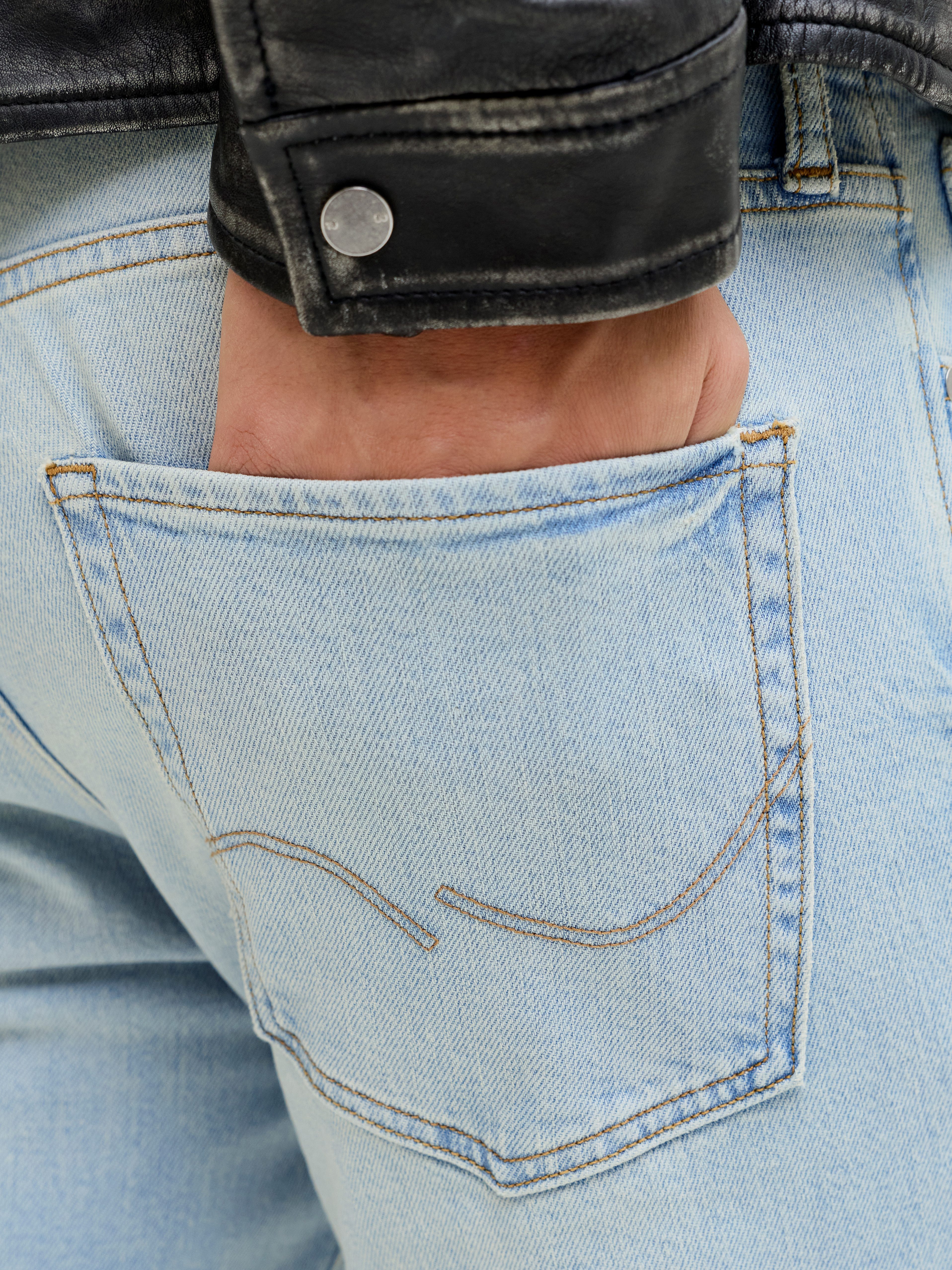 Jack & Jones Regular-fit-Jeans JJICLARK im Used-Look, Stretchkomfort und niedrige Leibhöhe Baumwollmischung, regular fit